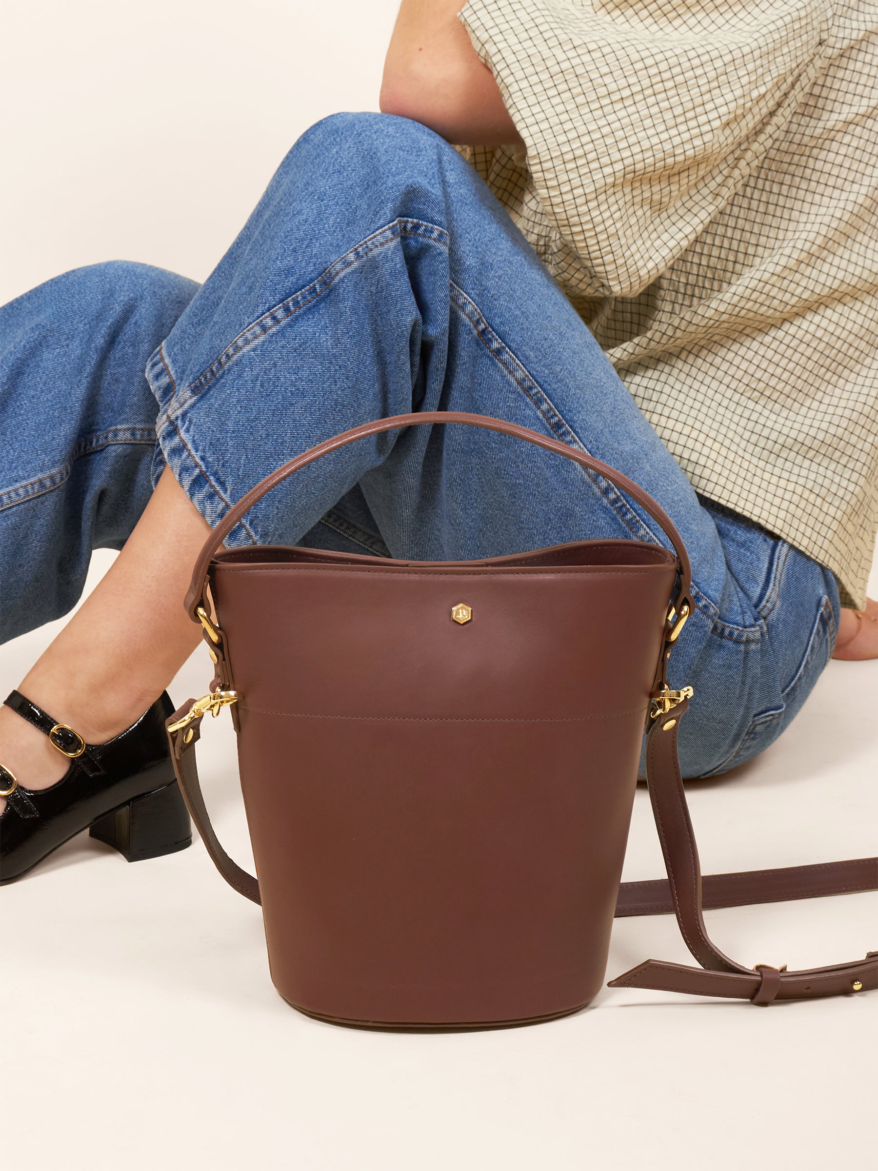 sac sceau cuir marron vue posee jules jenn