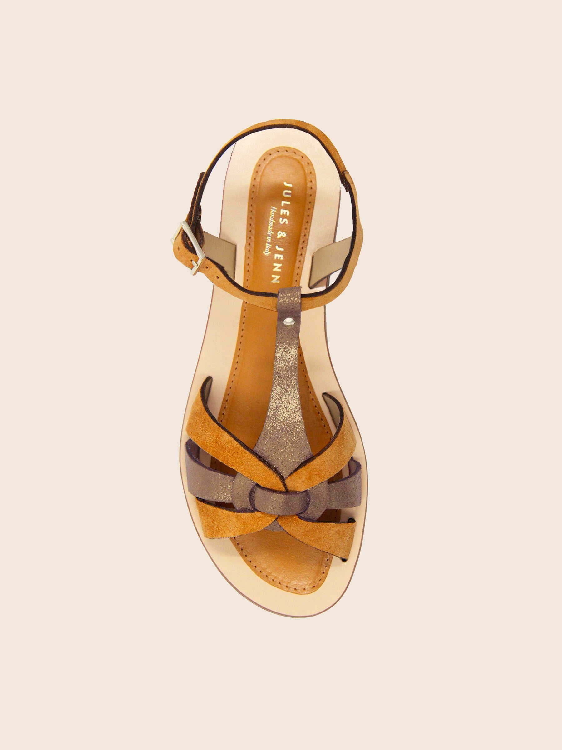 vue dessus sandales plates croisees cuir daim cognac jules & jenn