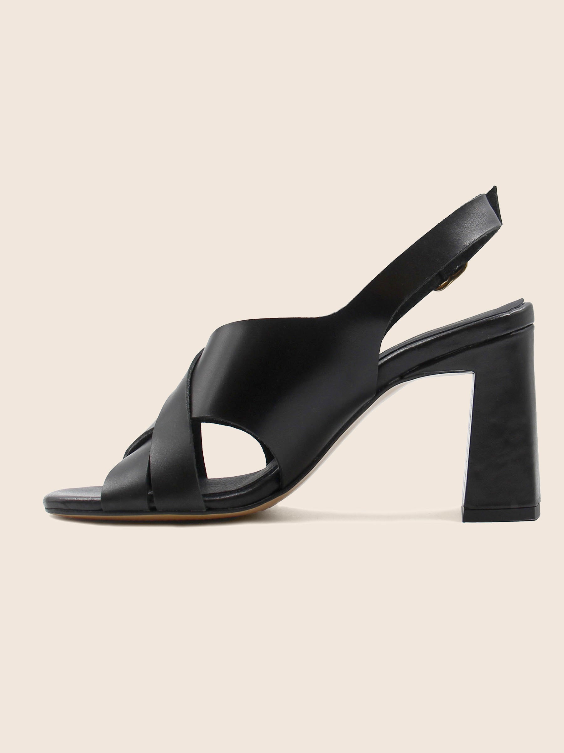 vue interieur sandales graphiques cuir tannage vegetal noir jules jenn