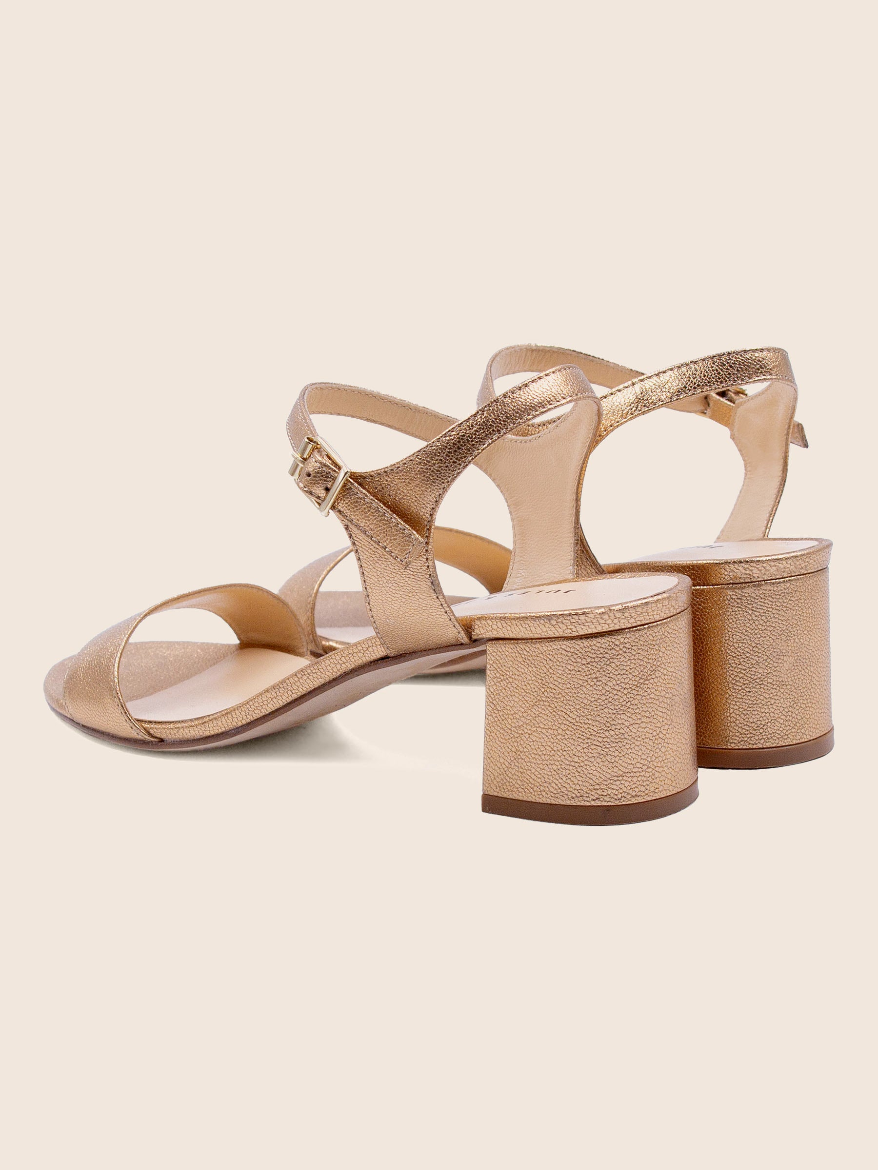 vue arriere sandales moyen talon cuir metallise rose jules jenn