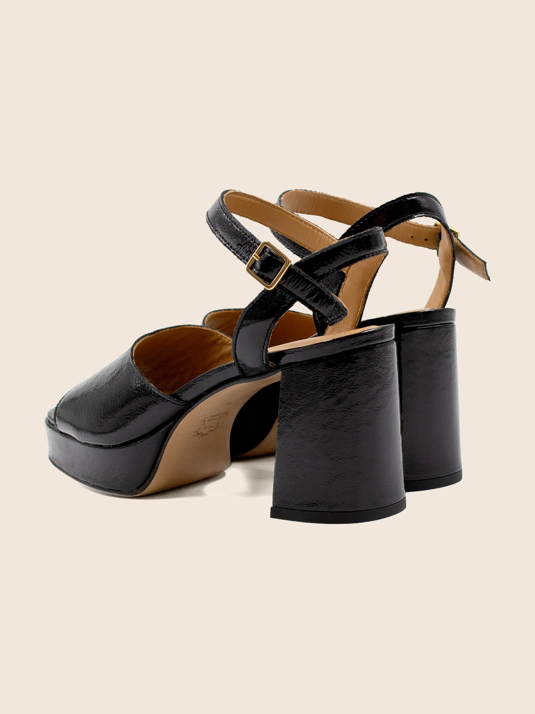 vue arriere sandales plateforme cuir vernis noir jules jenn