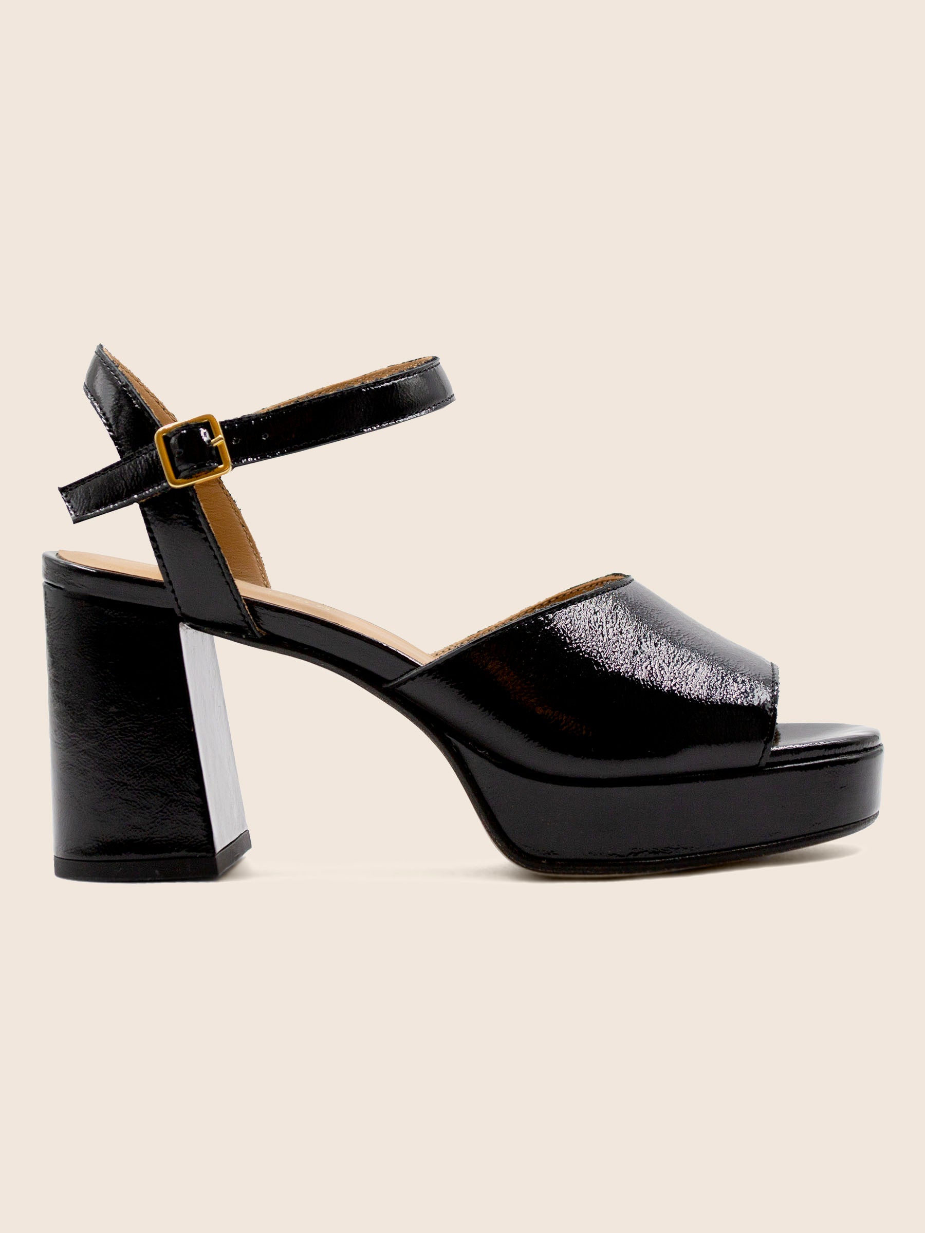 vue profil sandales plateforme cuir vernis noir jules jenn