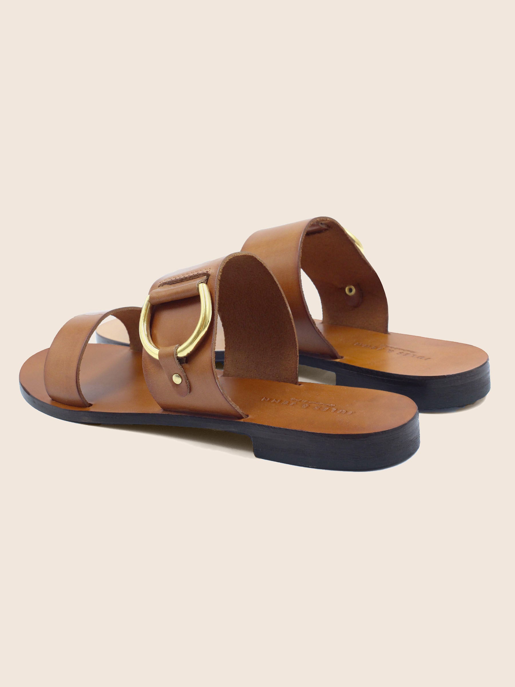 vue arriere sandales plates boucle cuir camel jules jenn