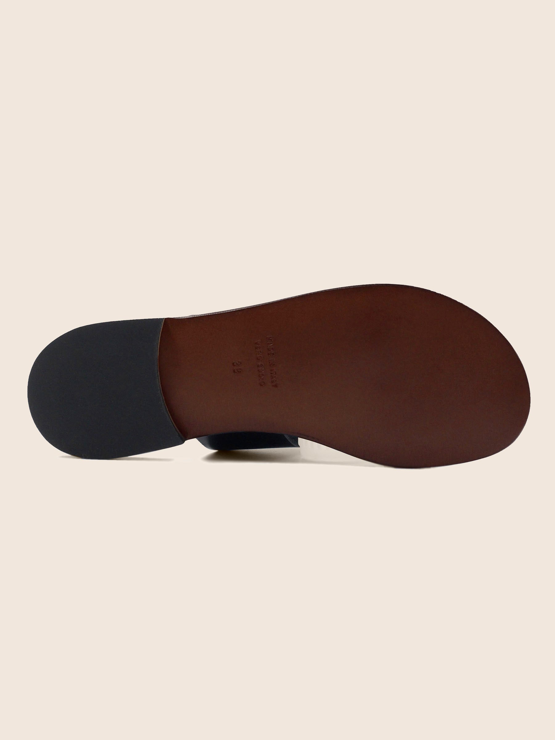 vue dessous sandales plates boucle cuir noir jules jenn