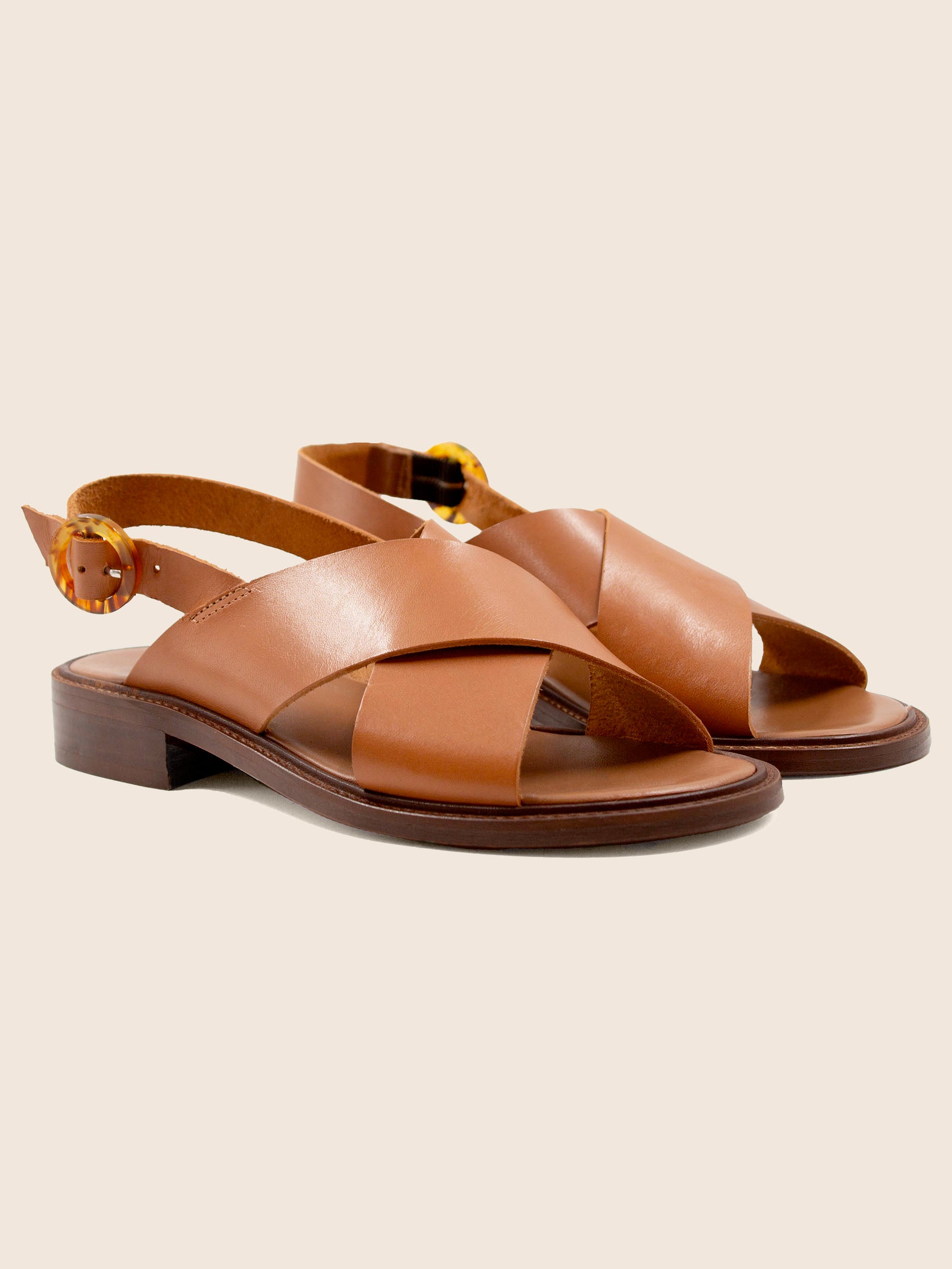 Sandales boucle écaille cuir cognac