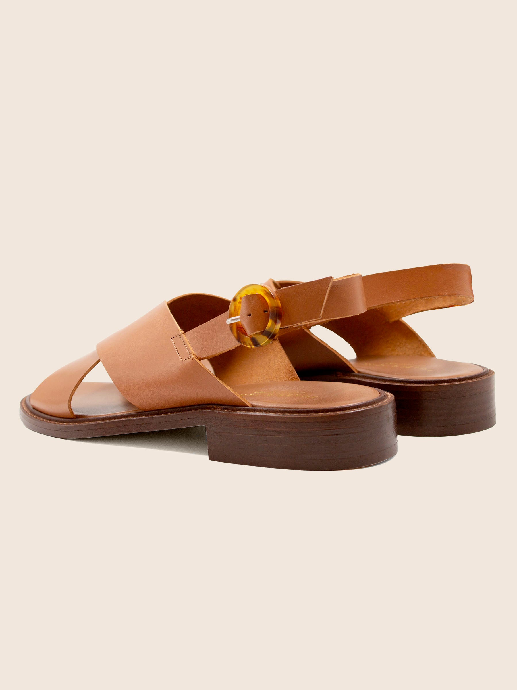 Sandales boucle écaille cuir cognac