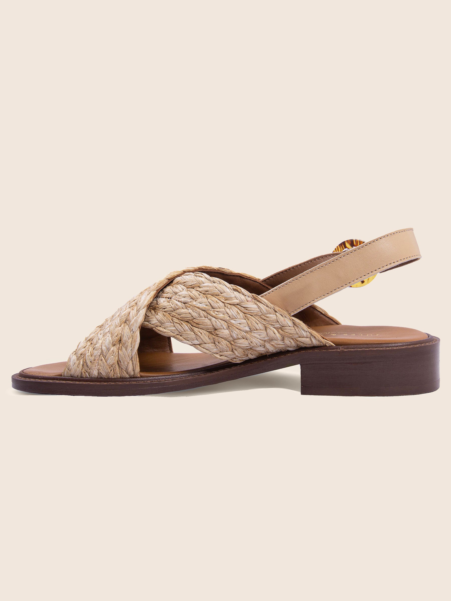 vue interieure sandales plates boucle ecaille raphia jules jenn