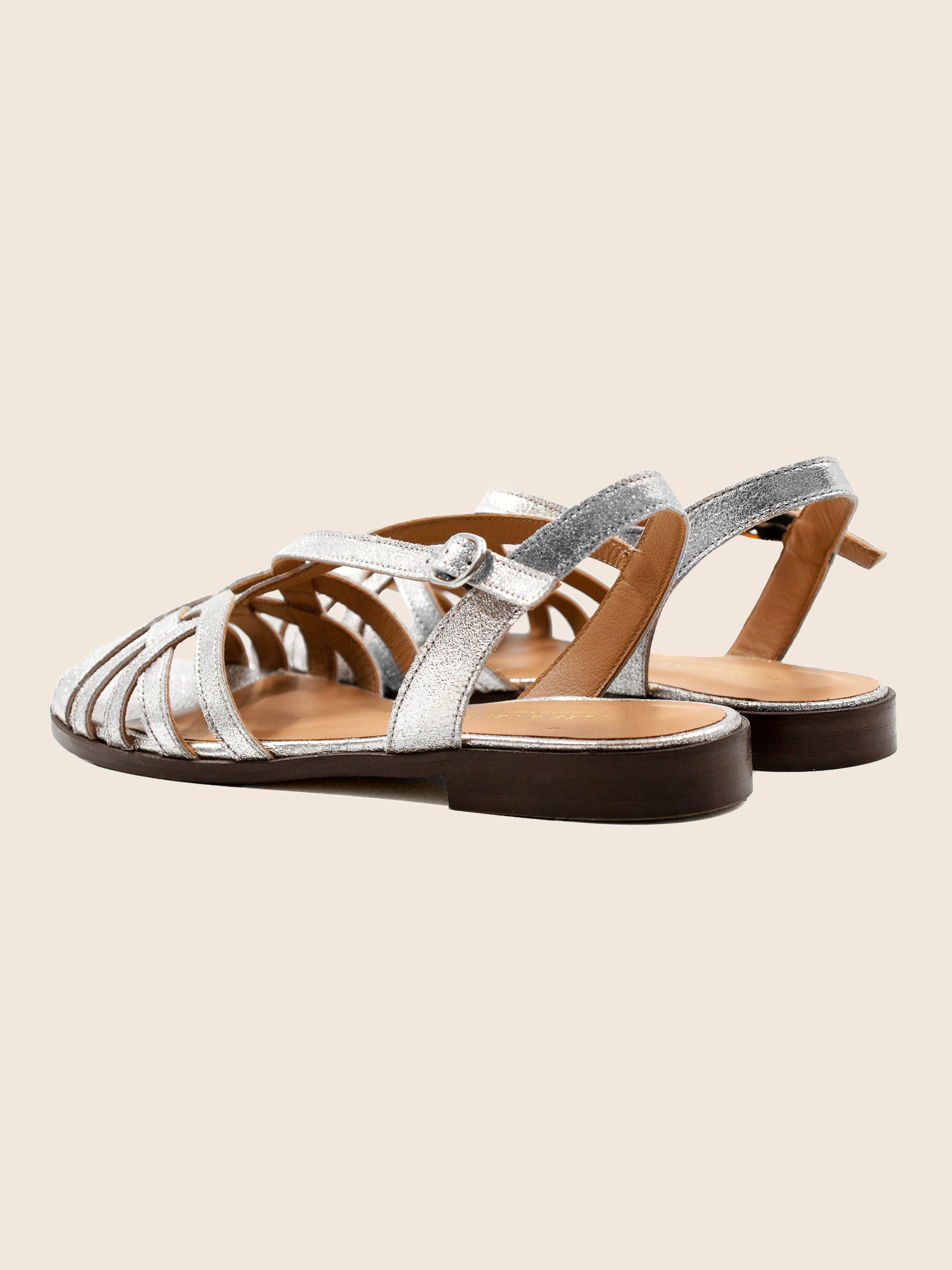 vue arriere sandales plates brides cuir argente jules jenn