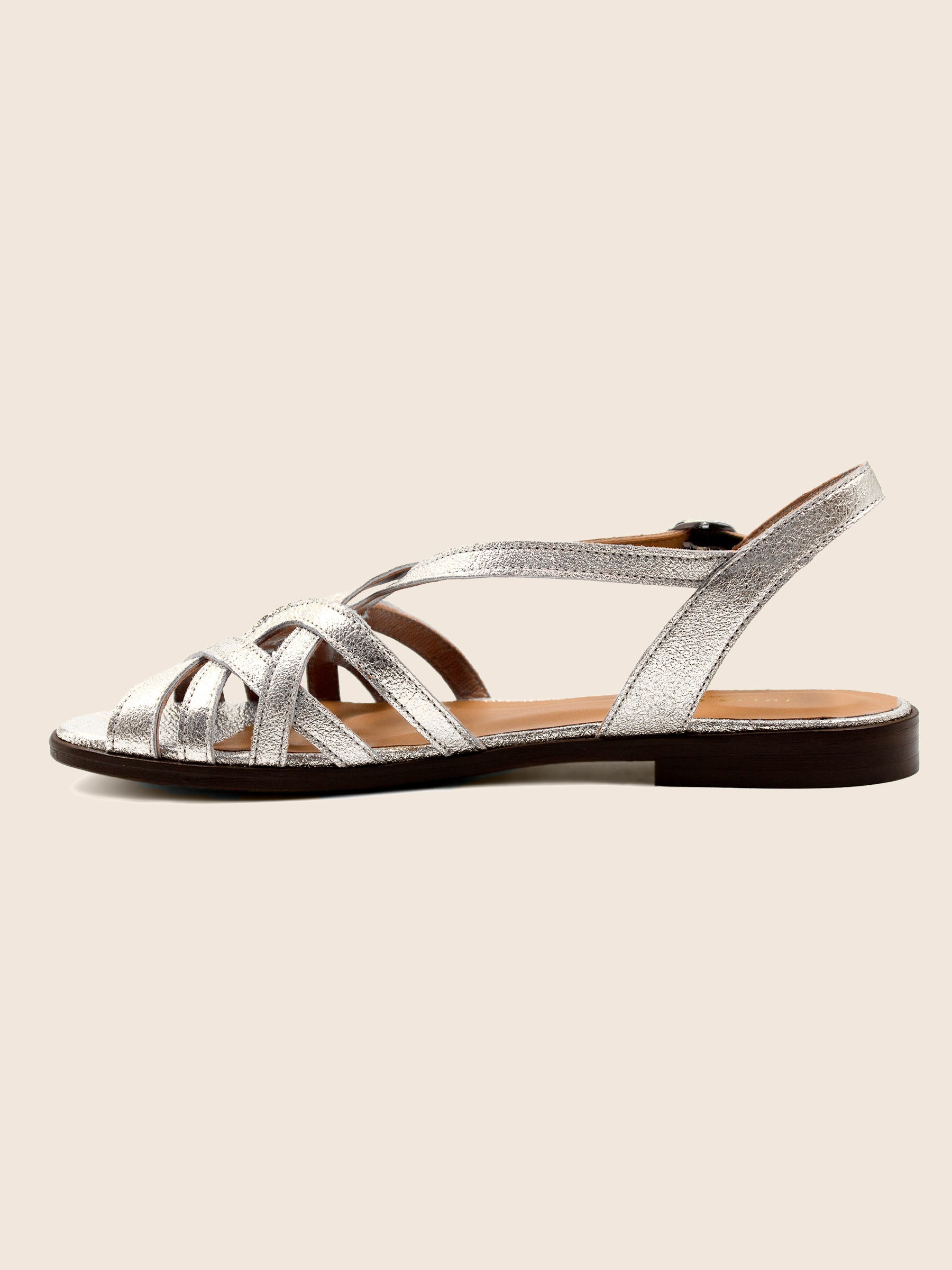 vue interieure sandales plates brides cuir argente jules jenn
