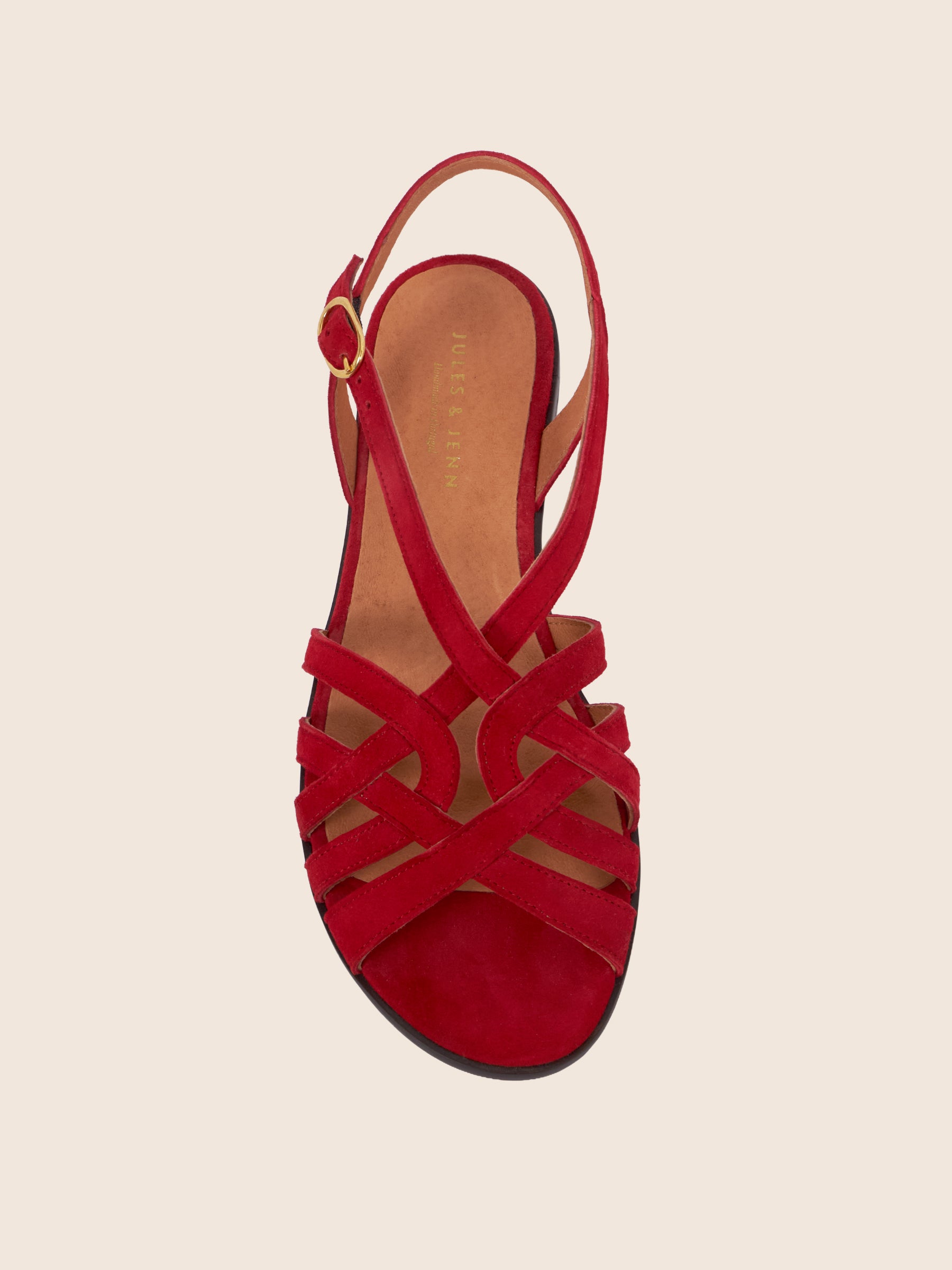 photo vue dessus sandales plates brides cuir daim rouge jules jenn