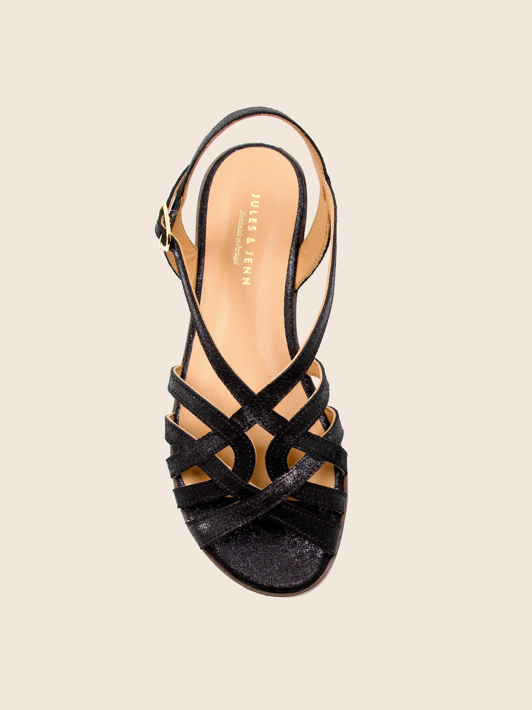 vue dessus sandales plates brides cuir metallise noir jules jenn