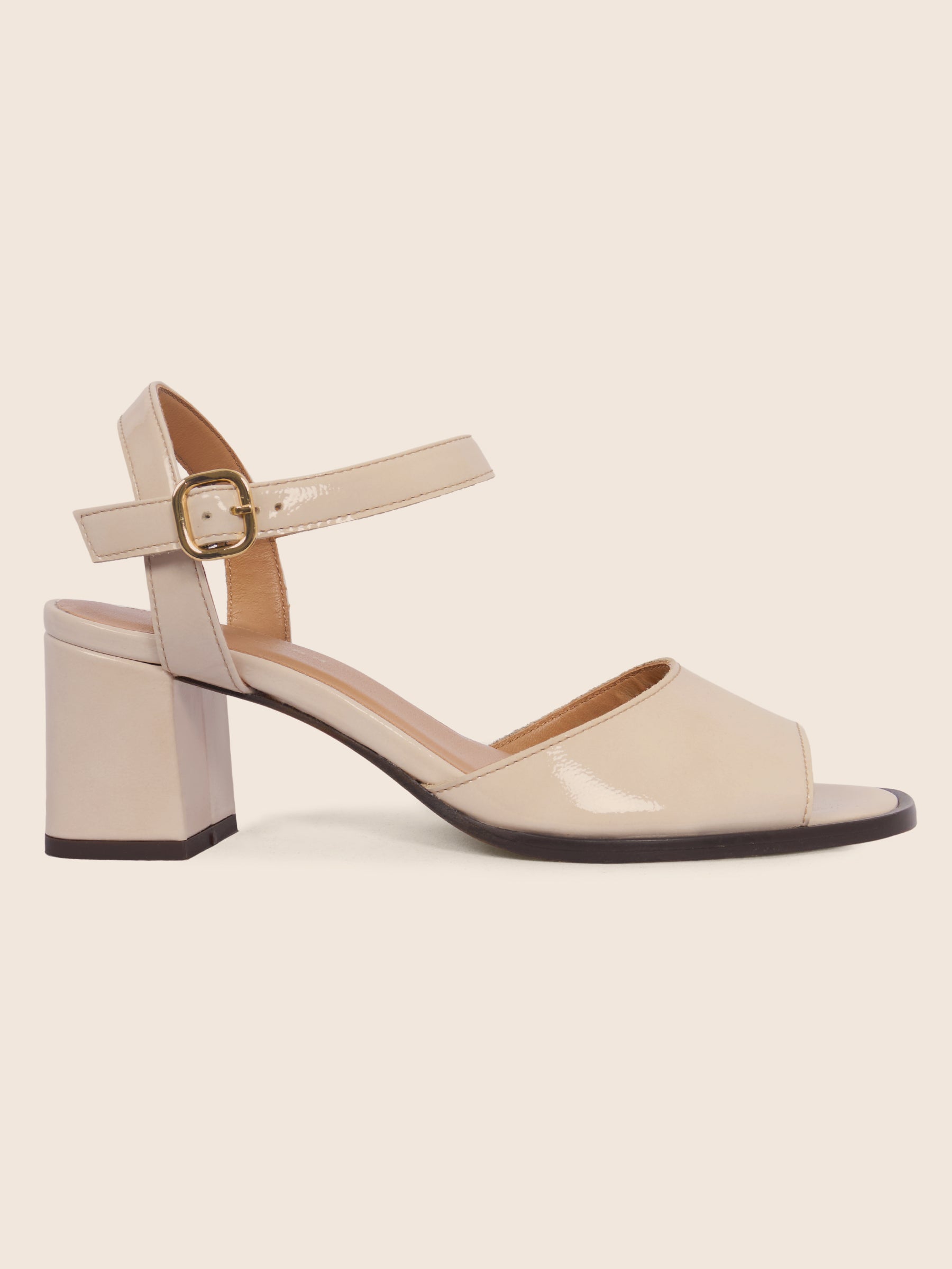 photo vue profil sandales talon bloc cuir vernis crème jules jenn