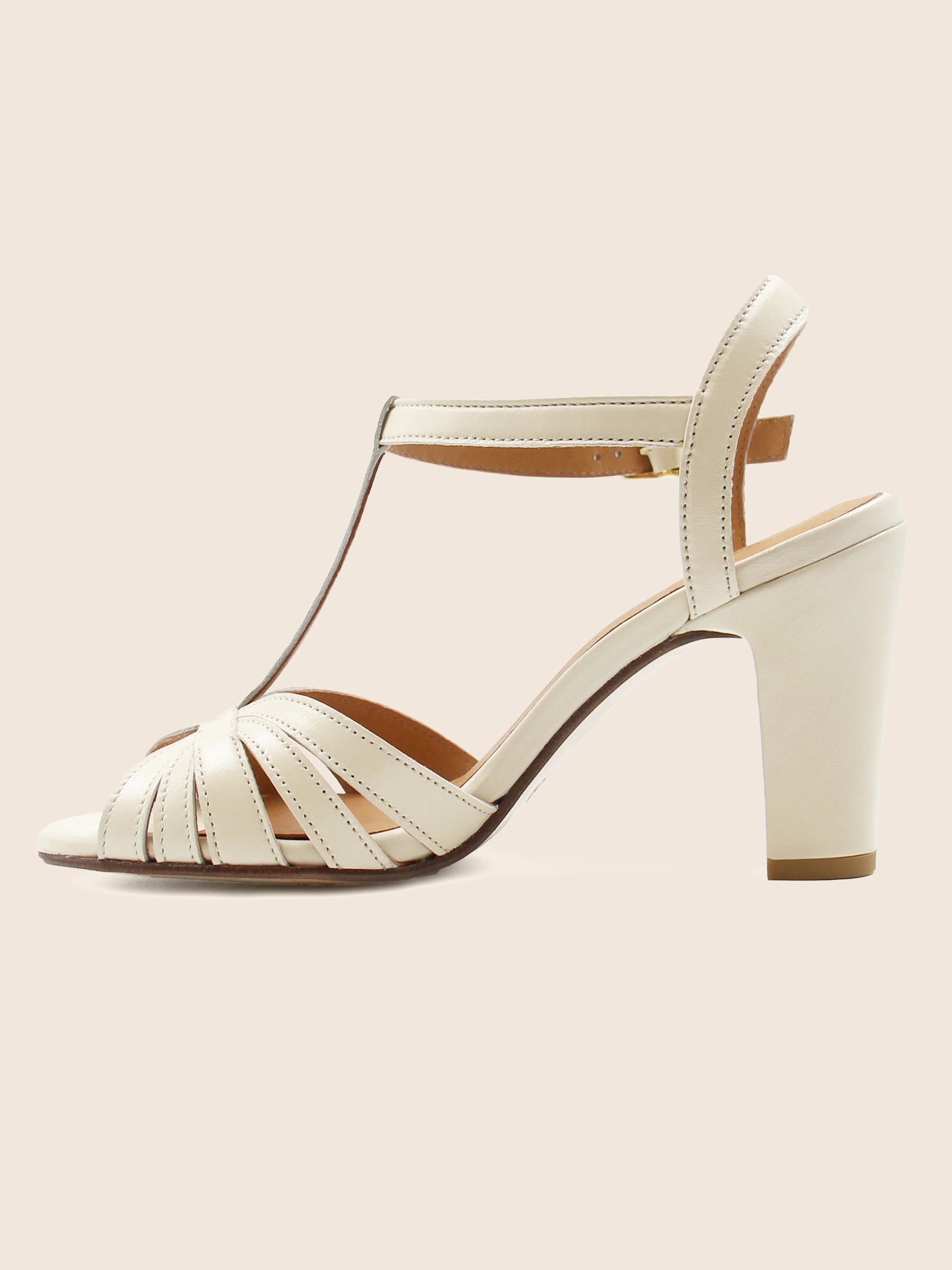 vue interieur sandales talon brides cuir creme jules jenn