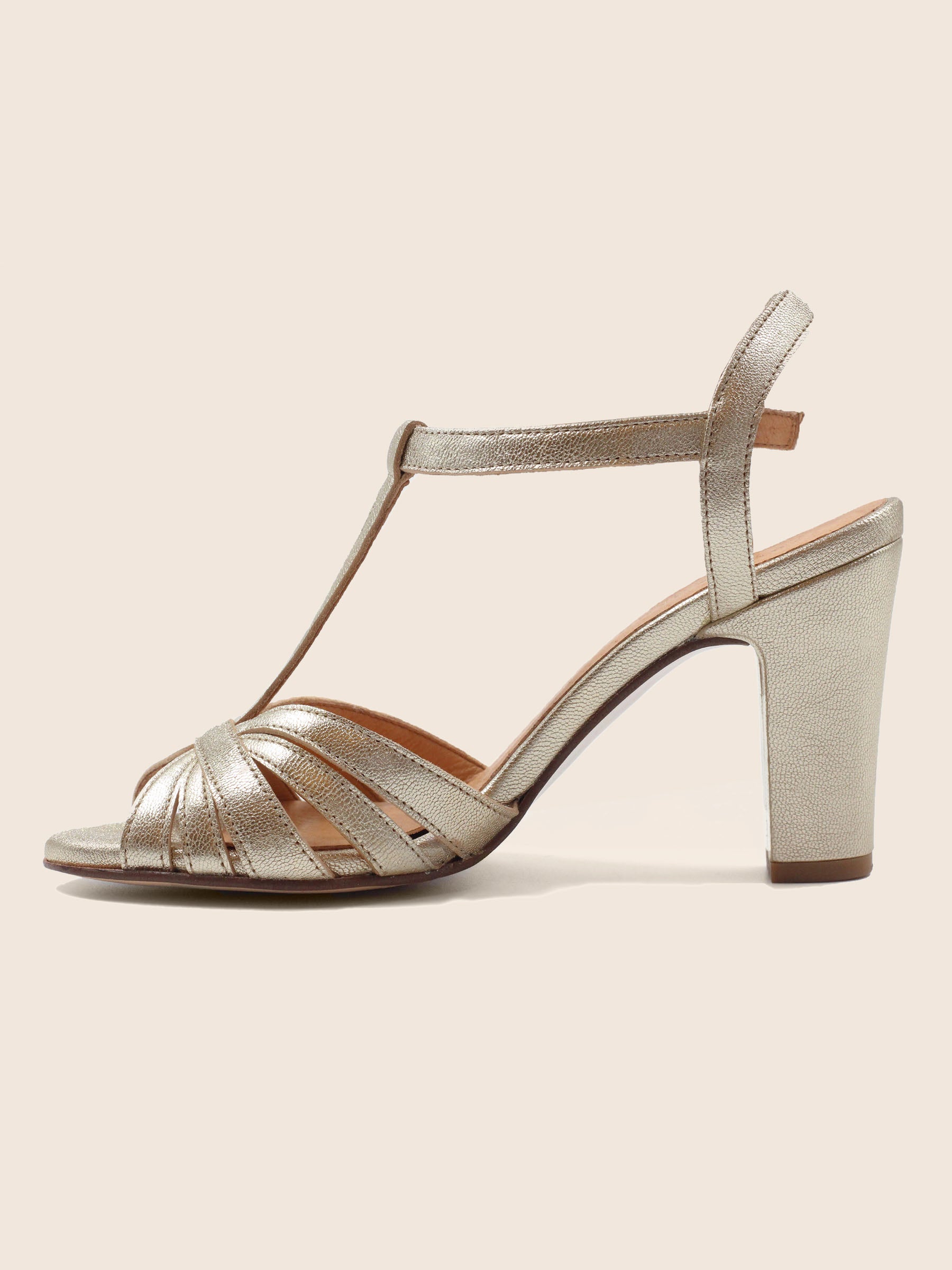 vue interieur sandales talon brides cuir metallise dore jules jenn