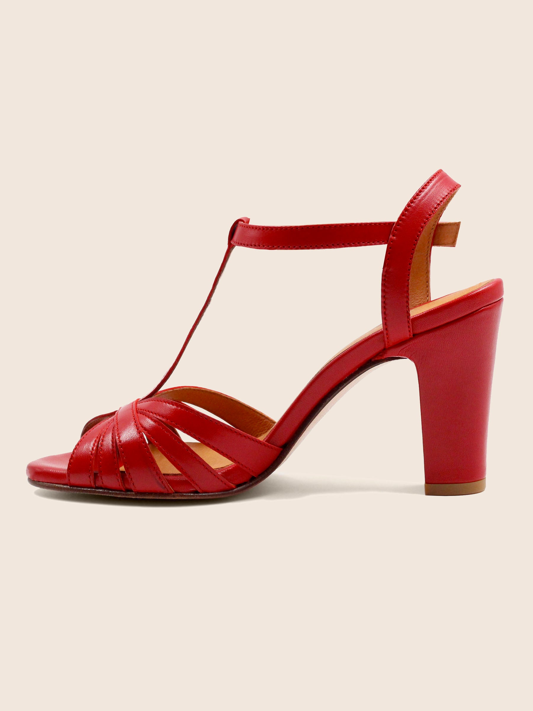 vue interieur sandales talon brides cuir rouge jules jenn