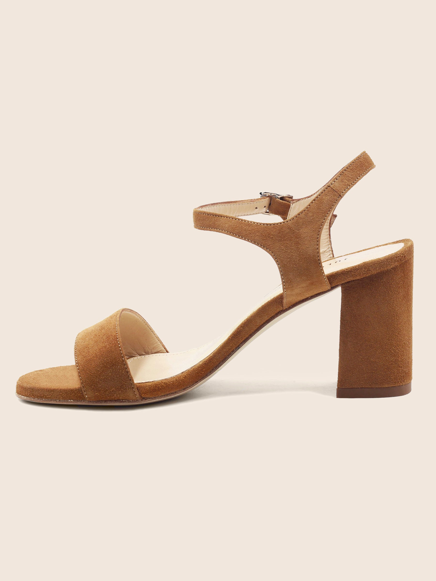 vue interieur sandales à talon cuir daim camel jules & jenn