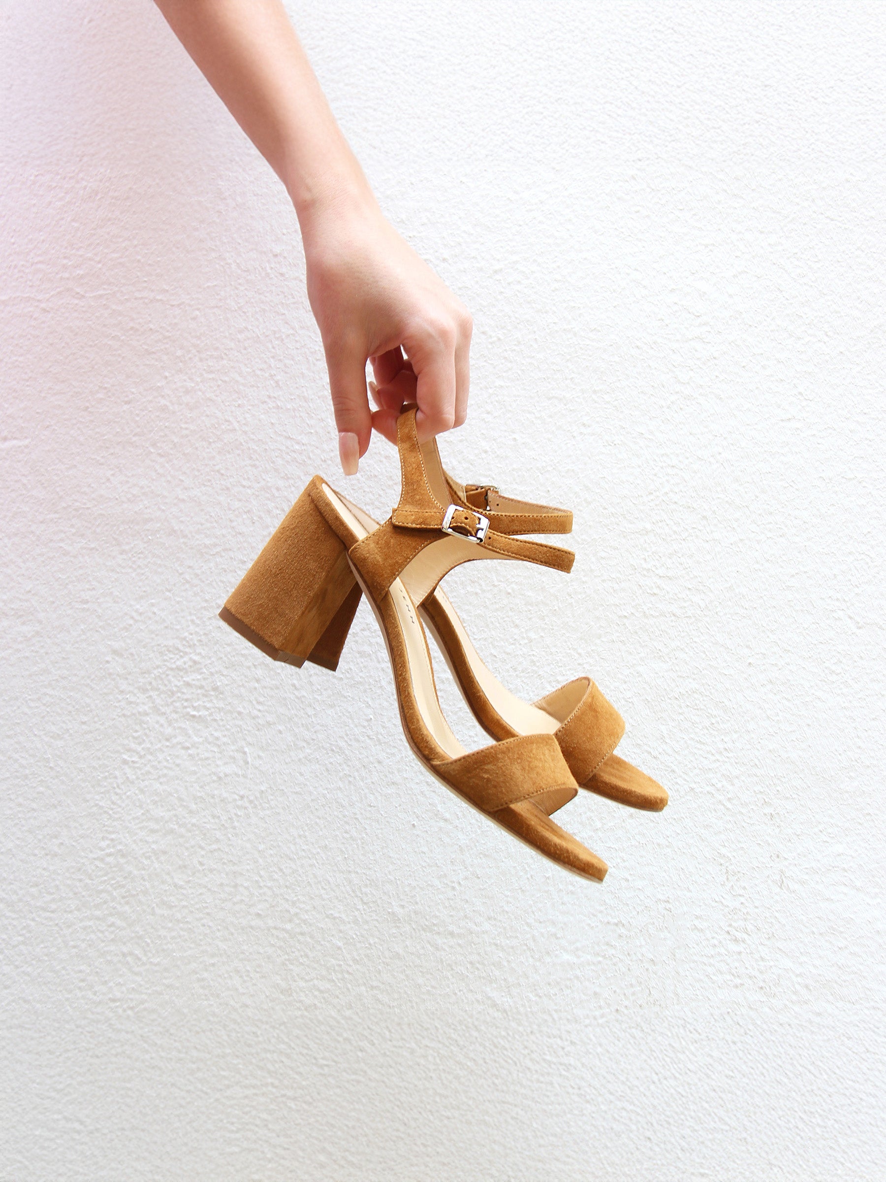 vue posée sandales talon cuir daim camel jules jenn