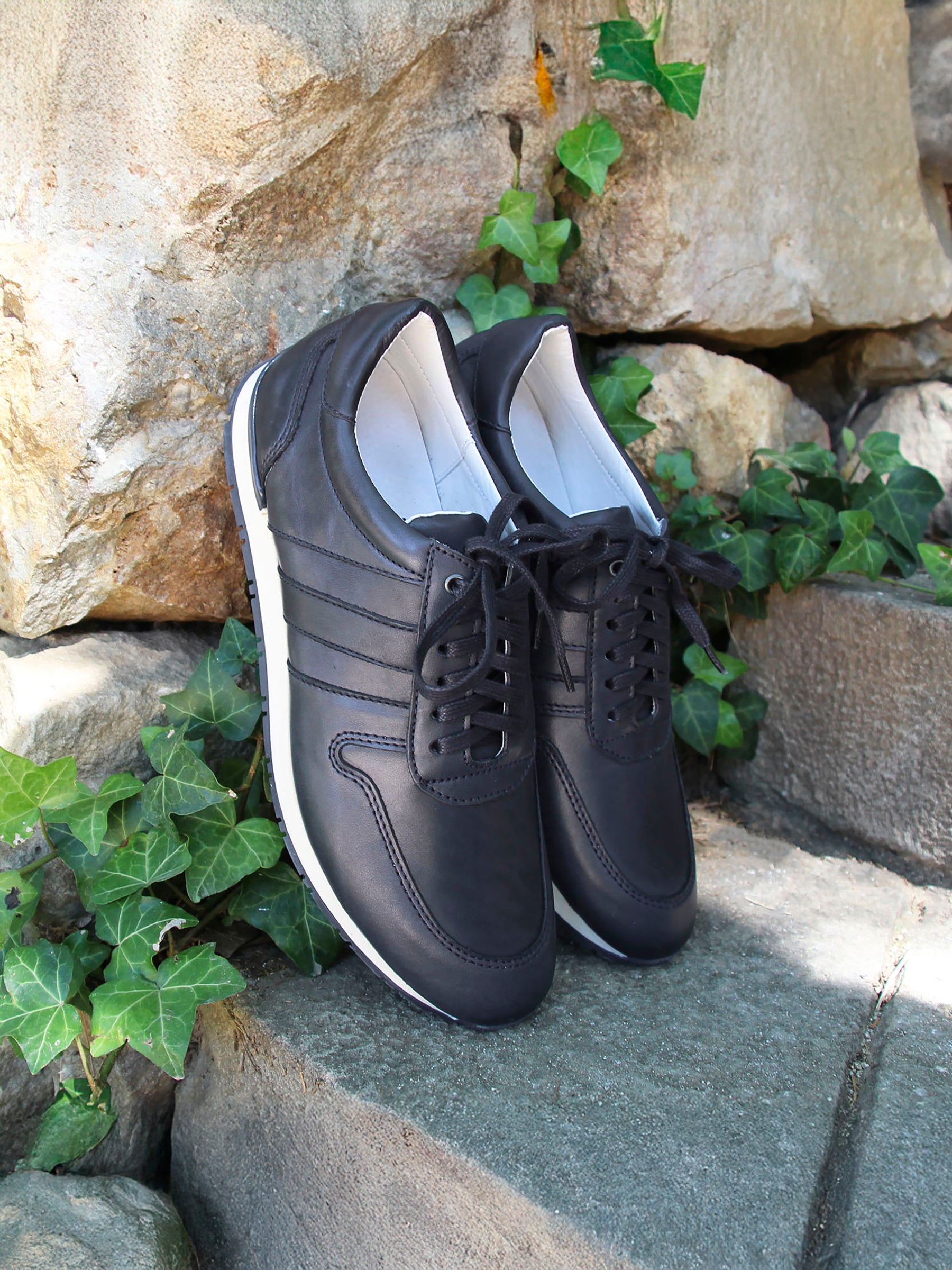 vue posée sneakers cuir bleu jules jenn