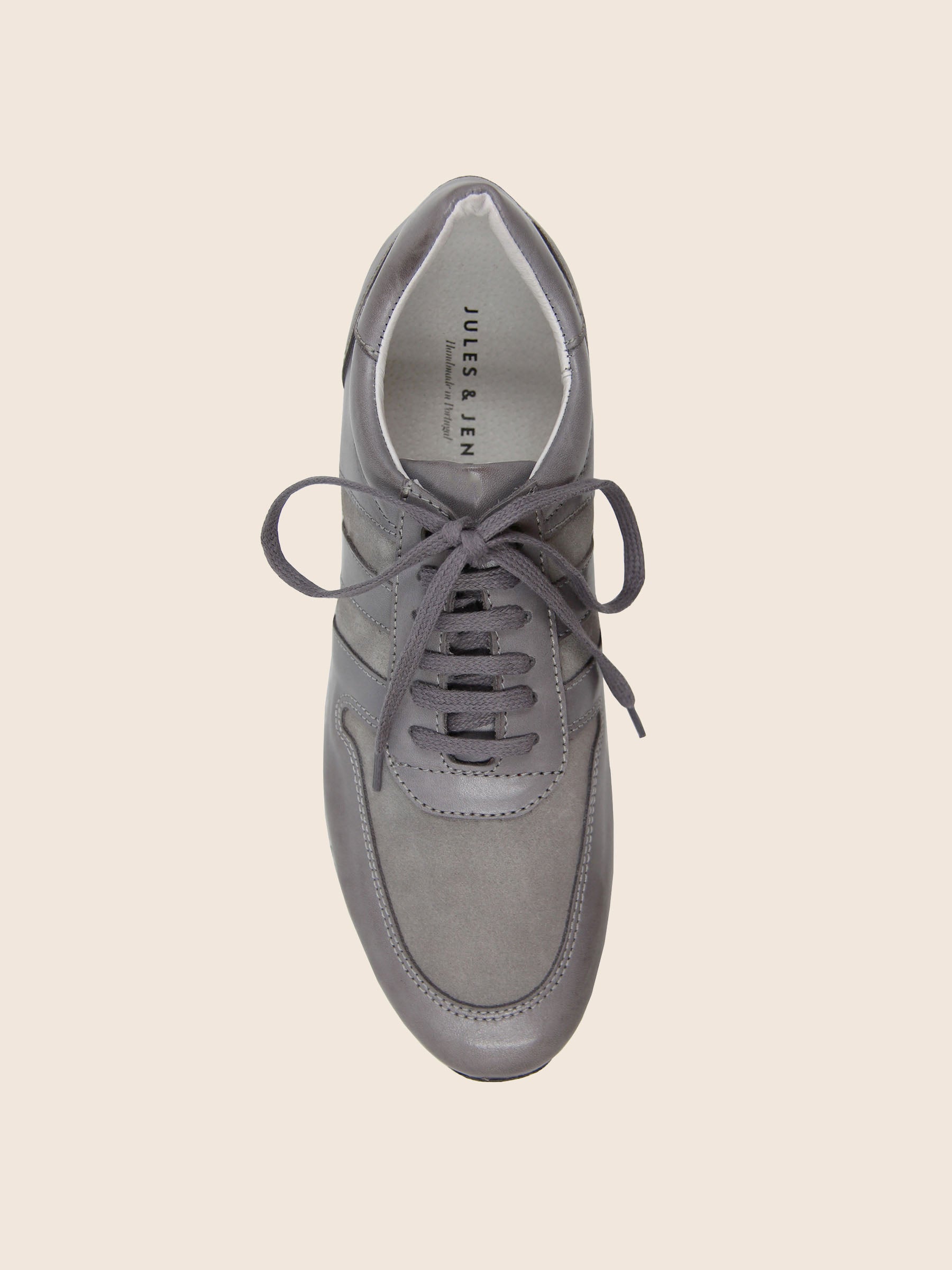 vue dessus sneakers cuir daim gris jules jenn