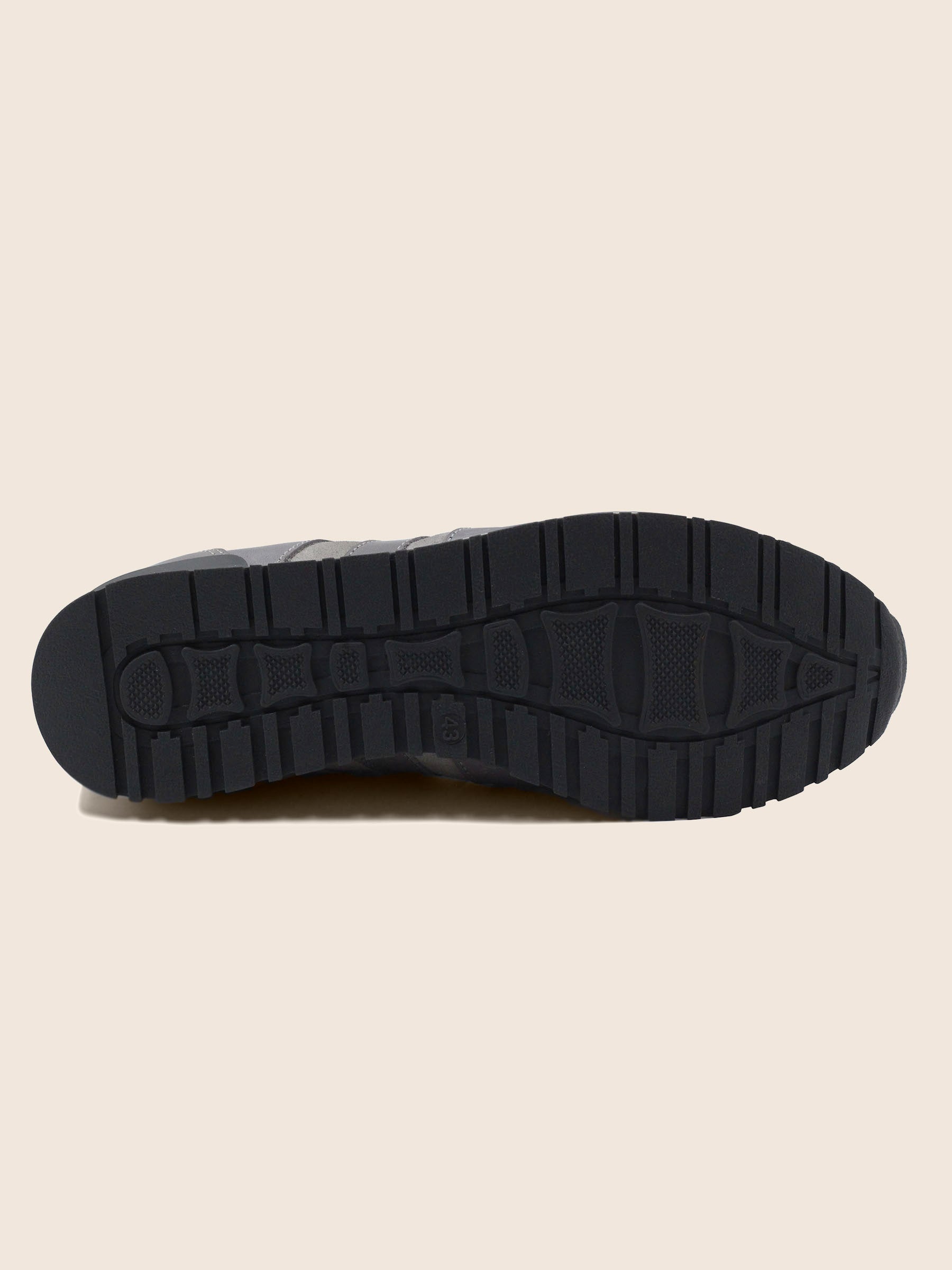 vue dessous sneakers cuir daim gris jules jenn