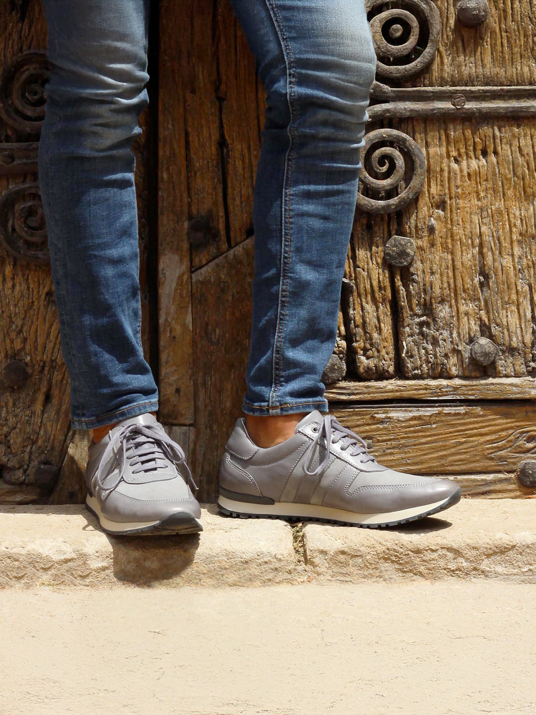 vue posée sneakers cuir gris jules jenn