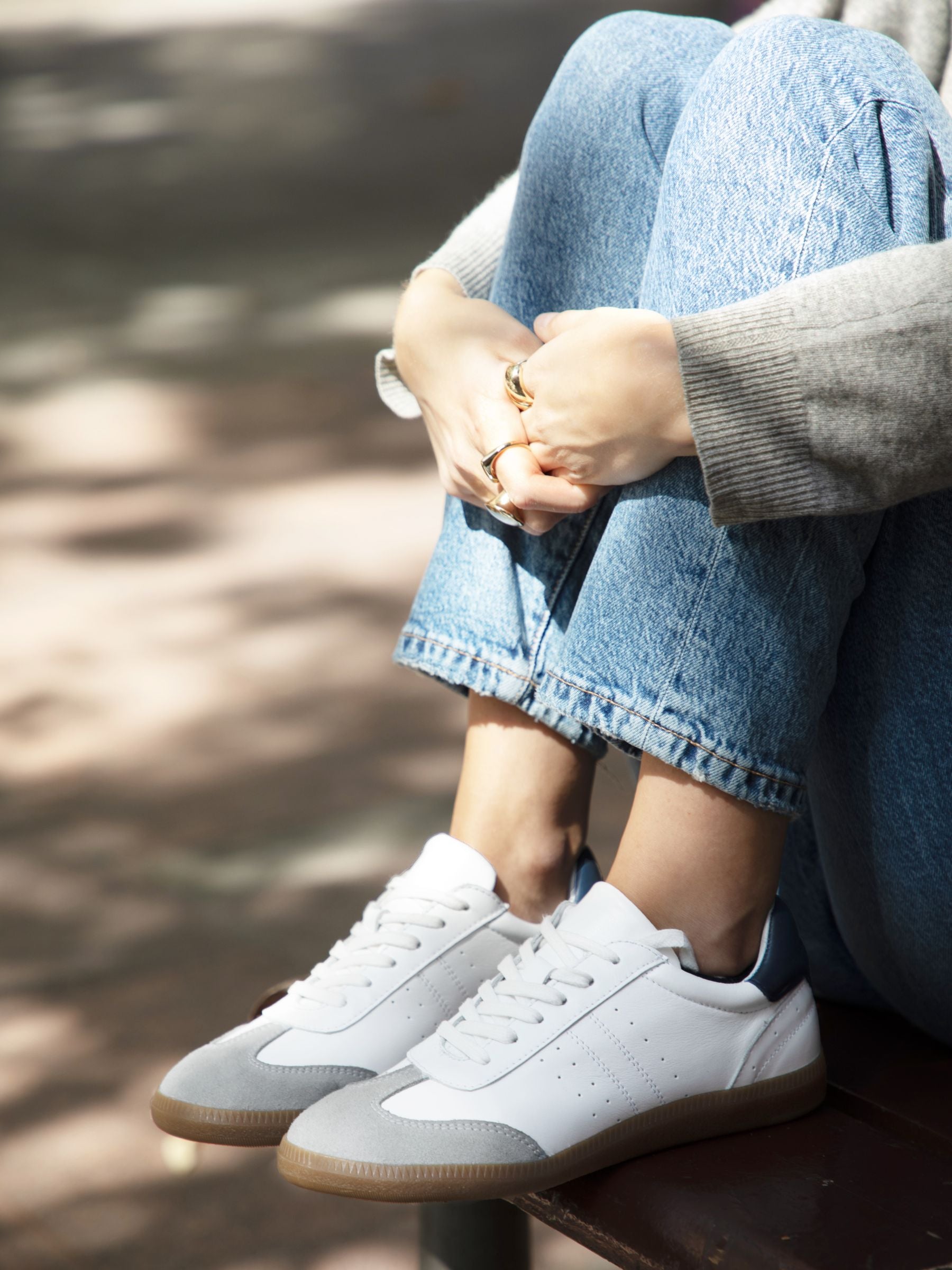 vue portée tennis lacet cuir blanc et gris jules jenn