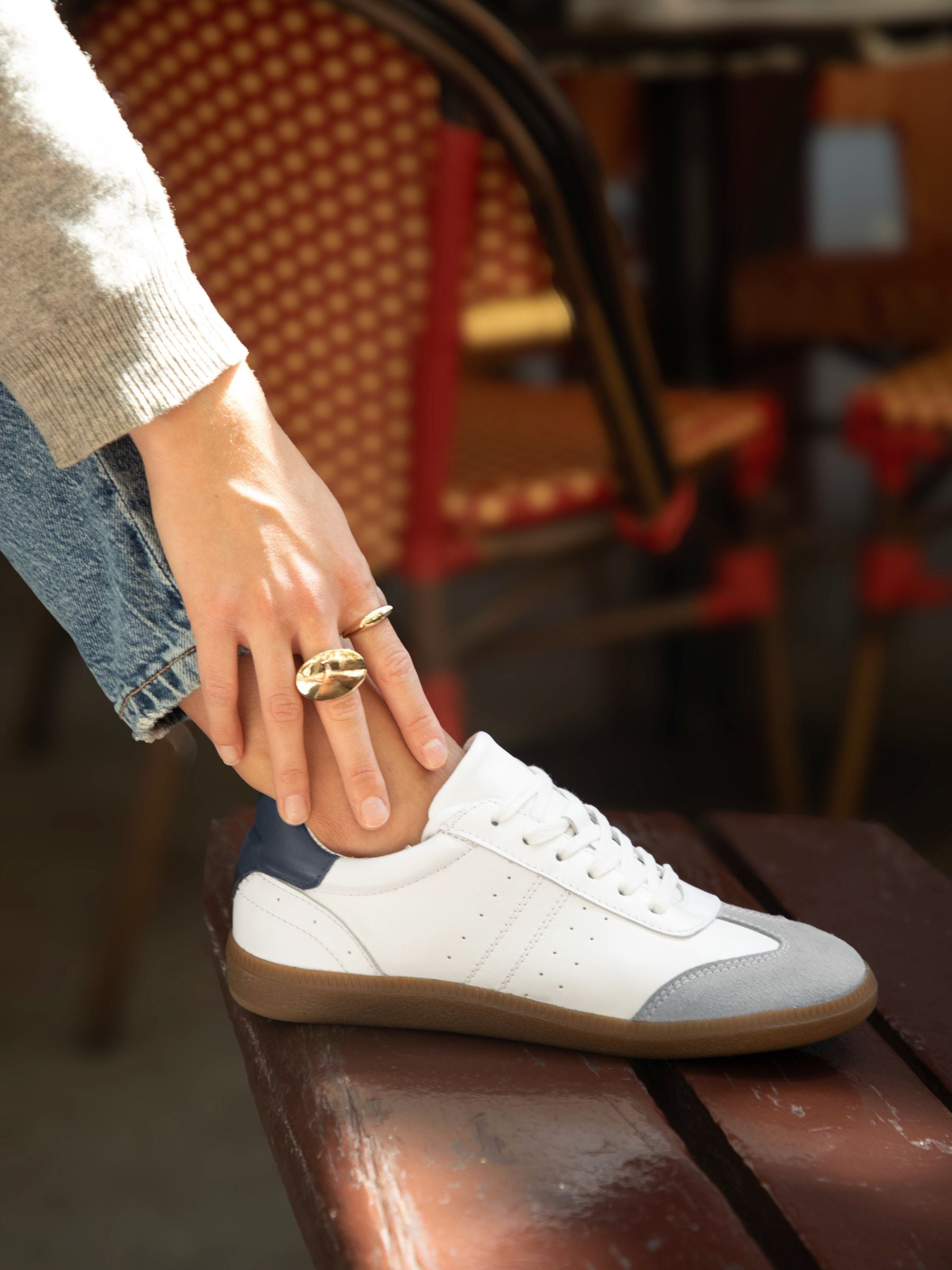 vue portée tennis lacet cuir blanc et gris jules jenn