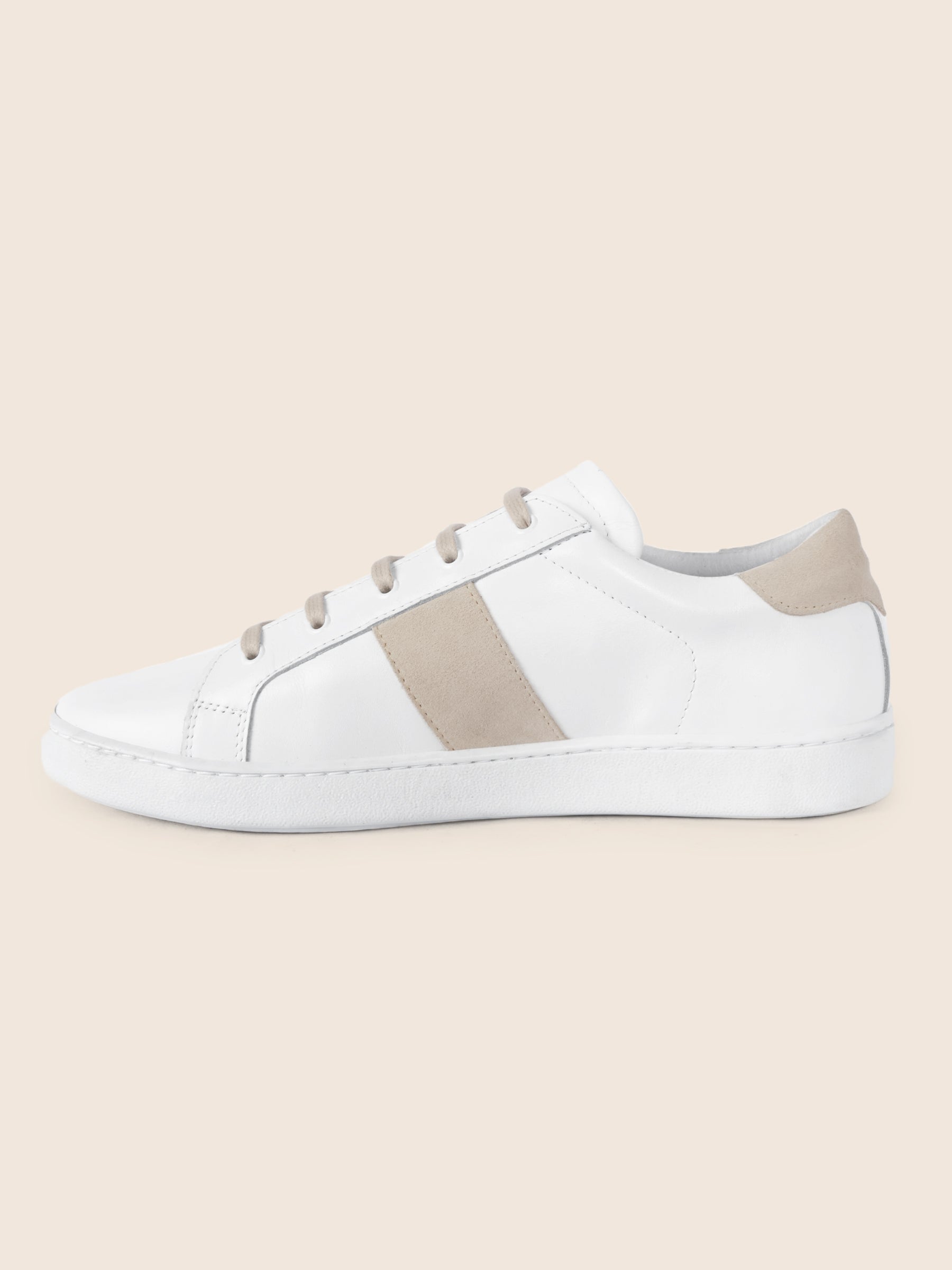 vue interieur tennis lacet cuir blanc beige jules jenn