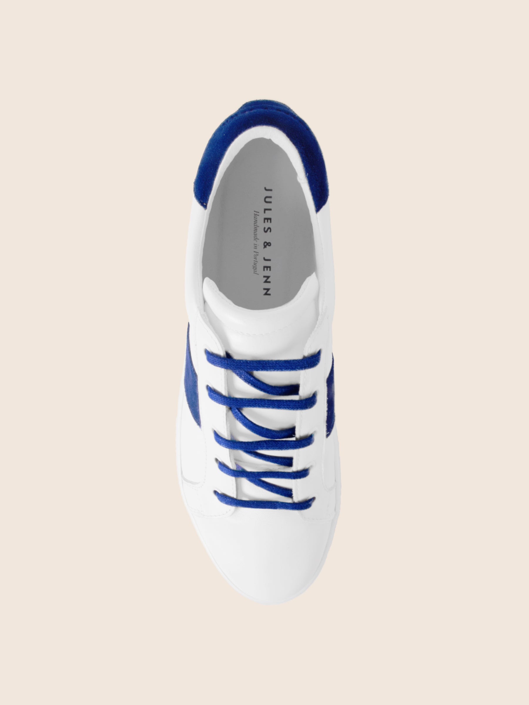 vue dessus tennis lacet cuir blanc bleu jules jenn