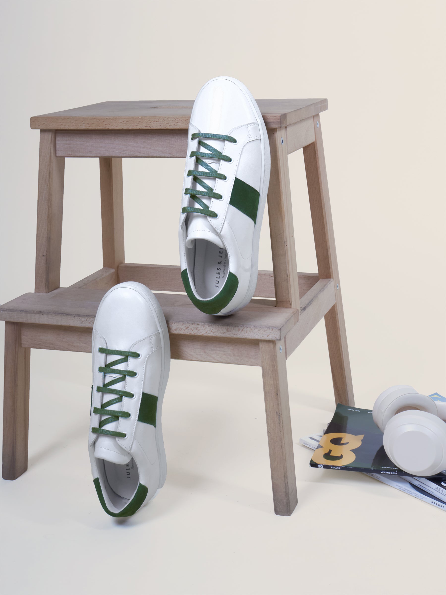 vue posée tennis lacet cuir blanc kaki jules jenn
