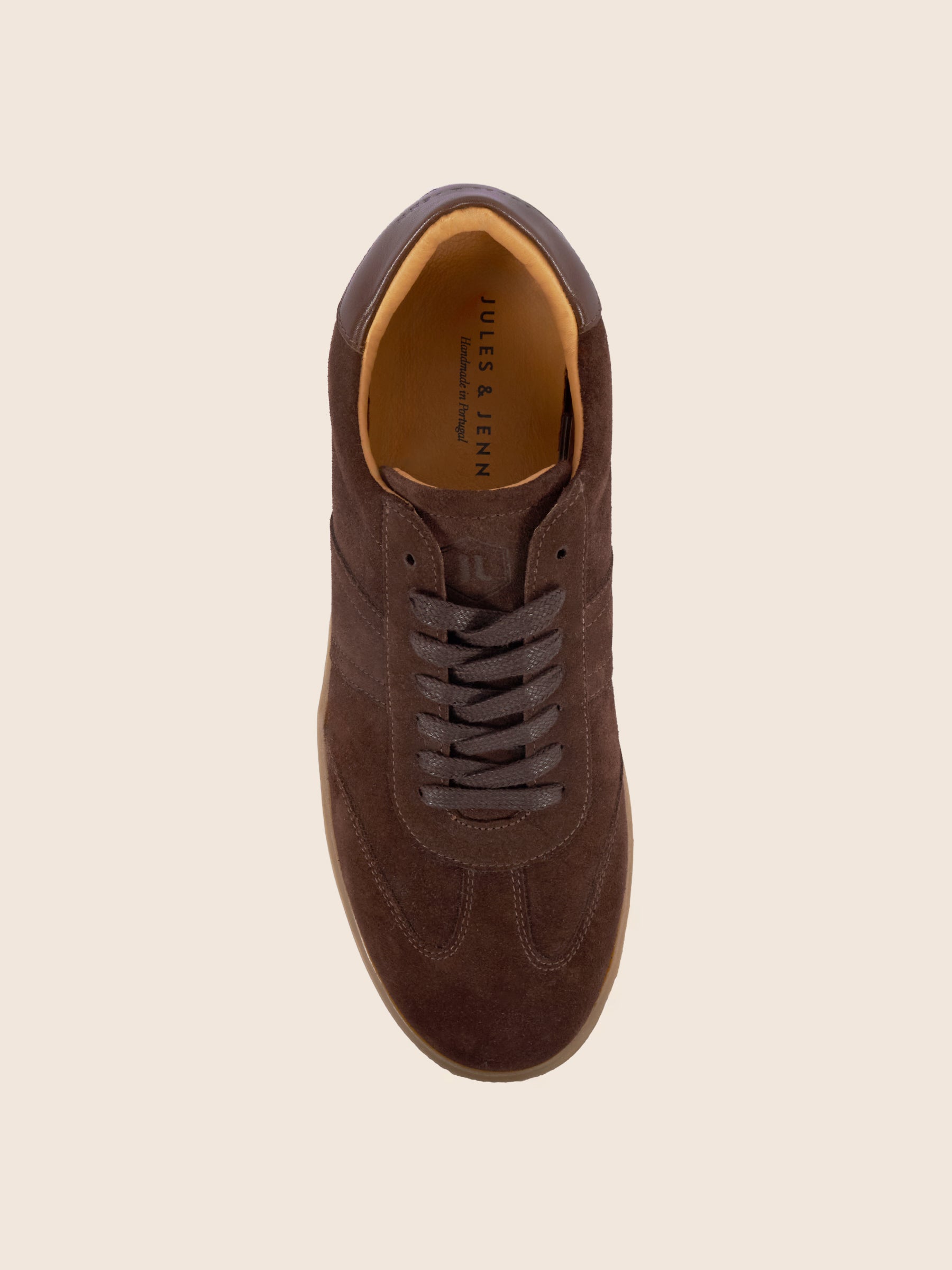 photo vue dessus tennis lacet basile cuir daim marron jules & jenn