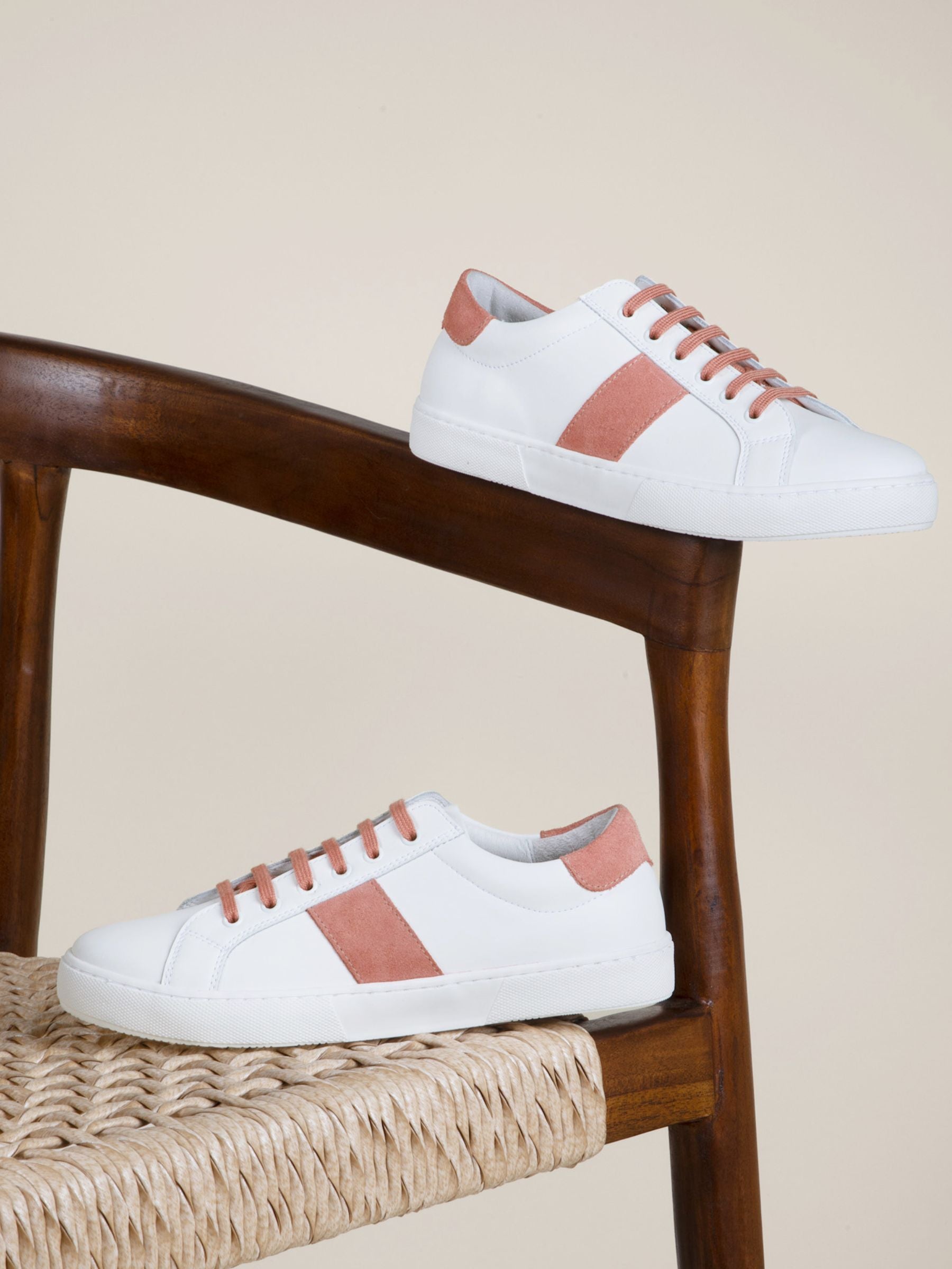 vue posée tennis victoire lacet cuir blanc et rose jules & jenn