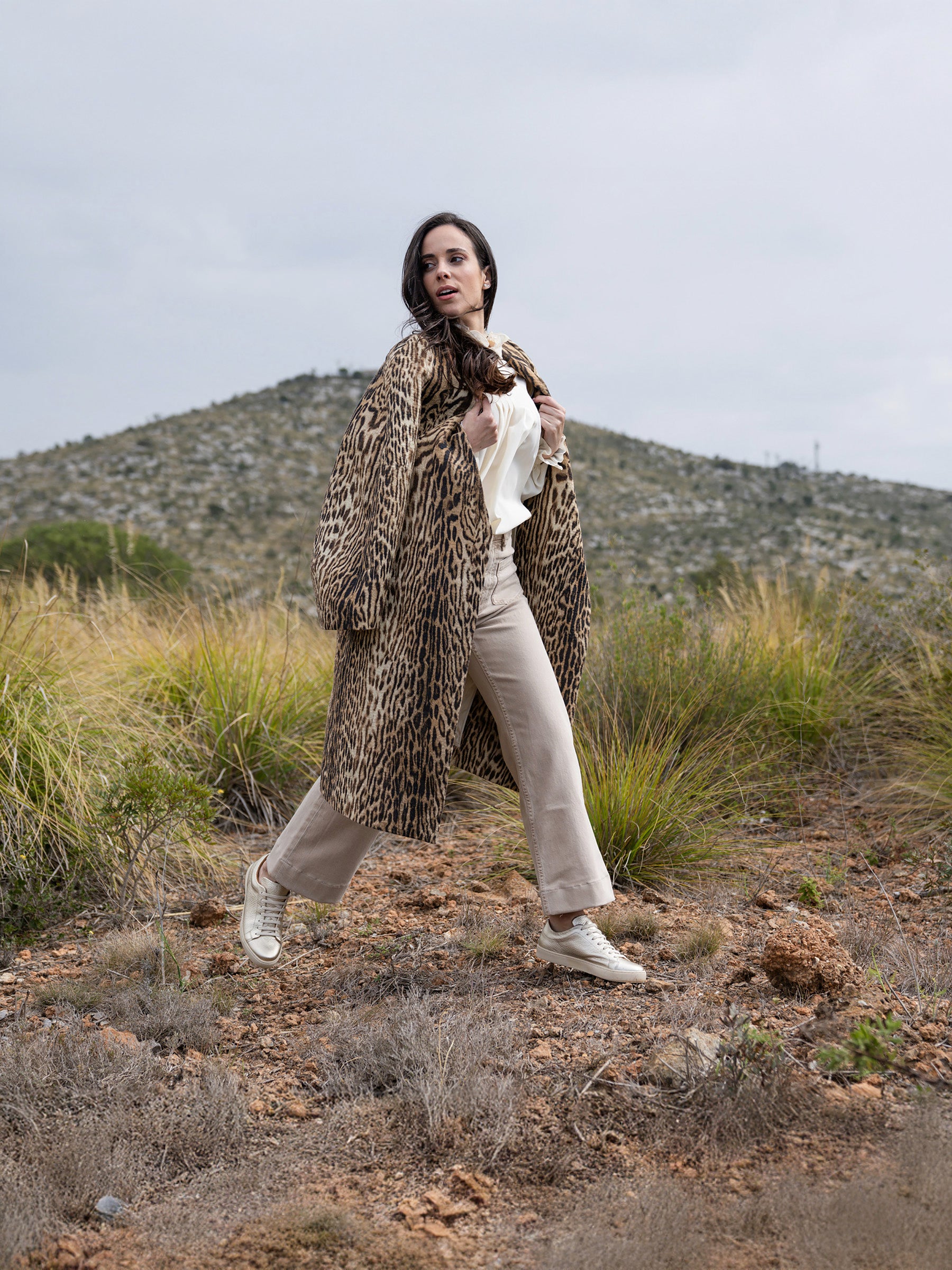 vue portée tennis lacet cuir graine metallise dore jules jenn