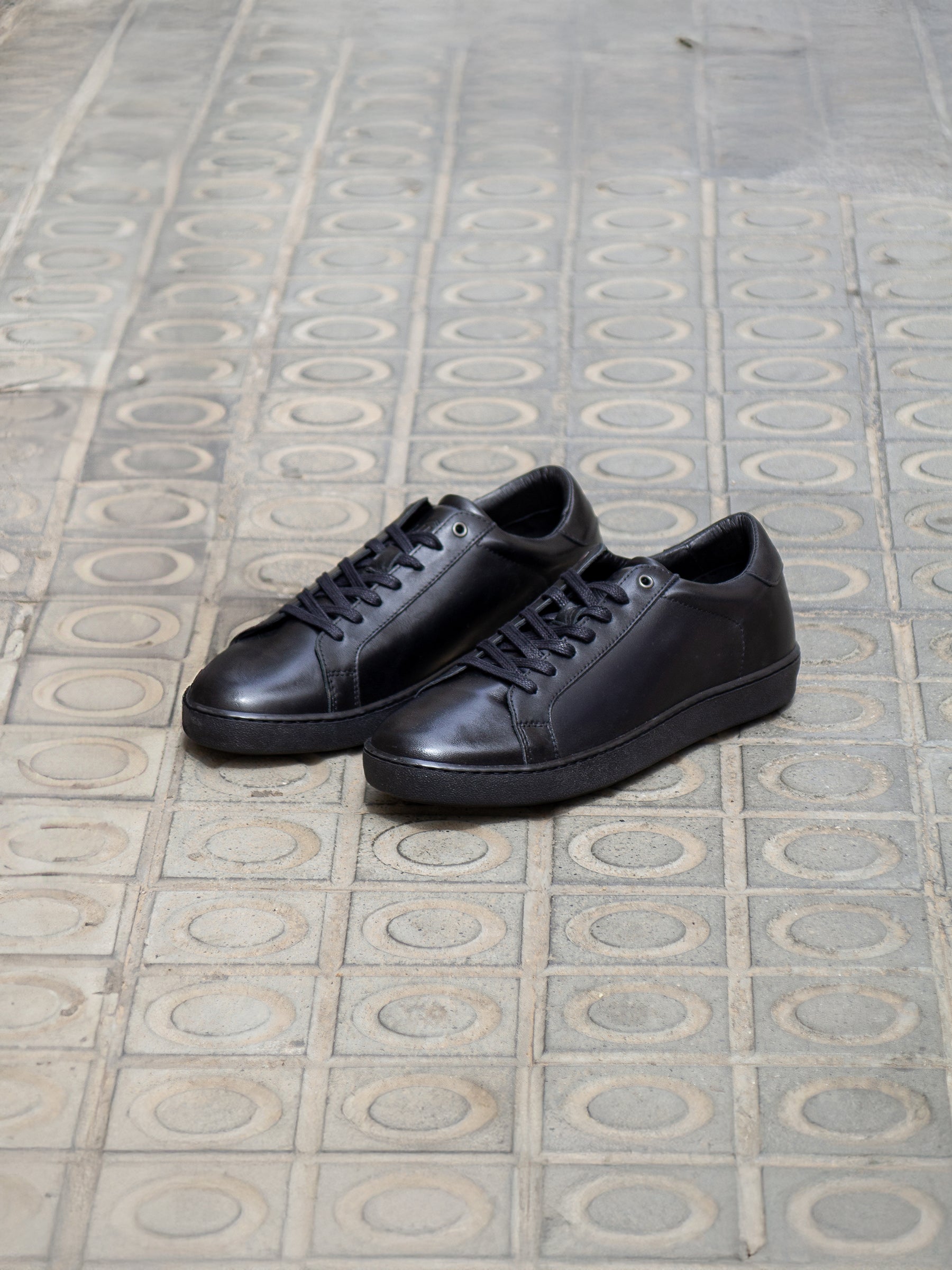 vue posée tennis lacet homme cuir noir jules jenn