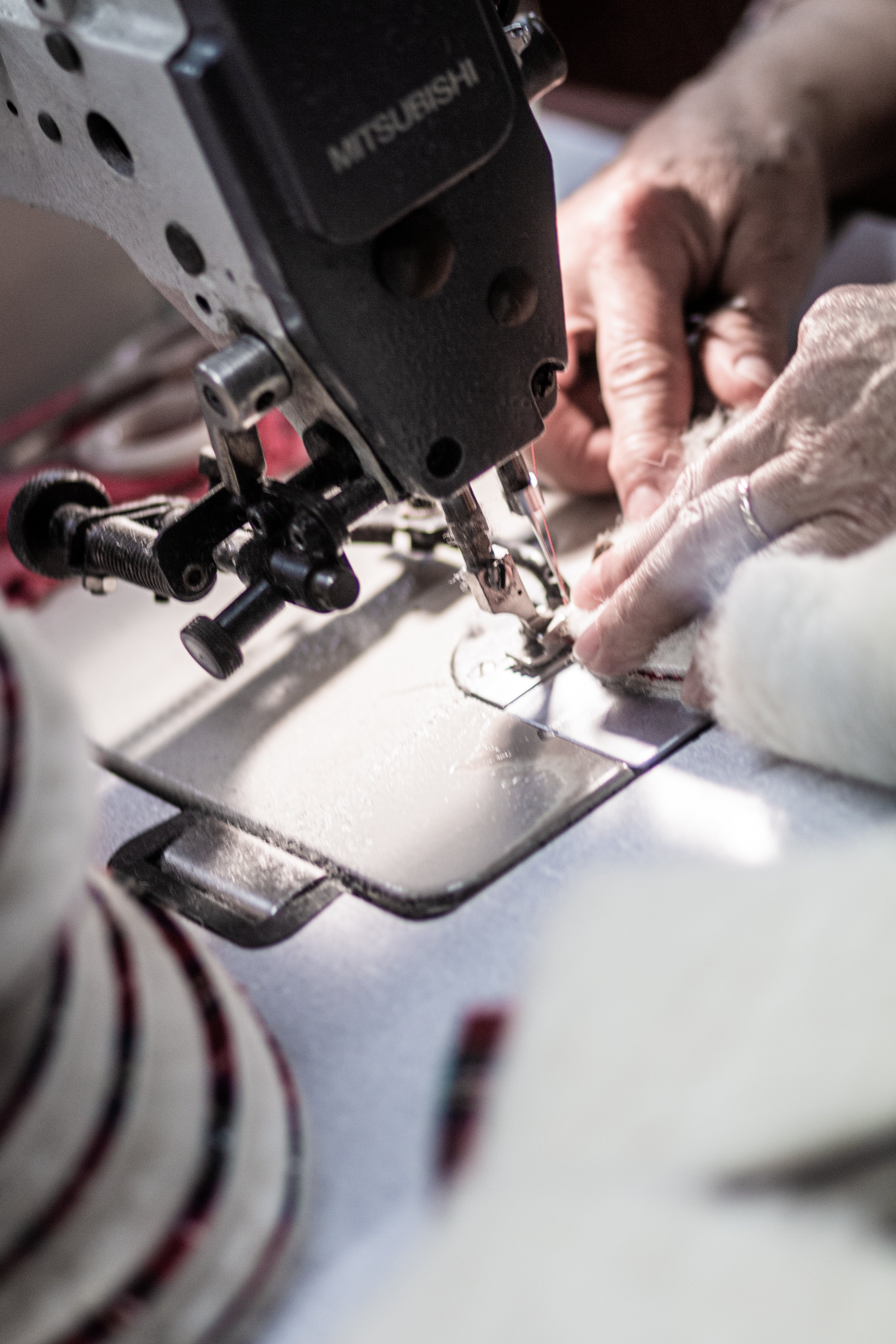 Où sont fabriquées les pantoufles charentaises ?