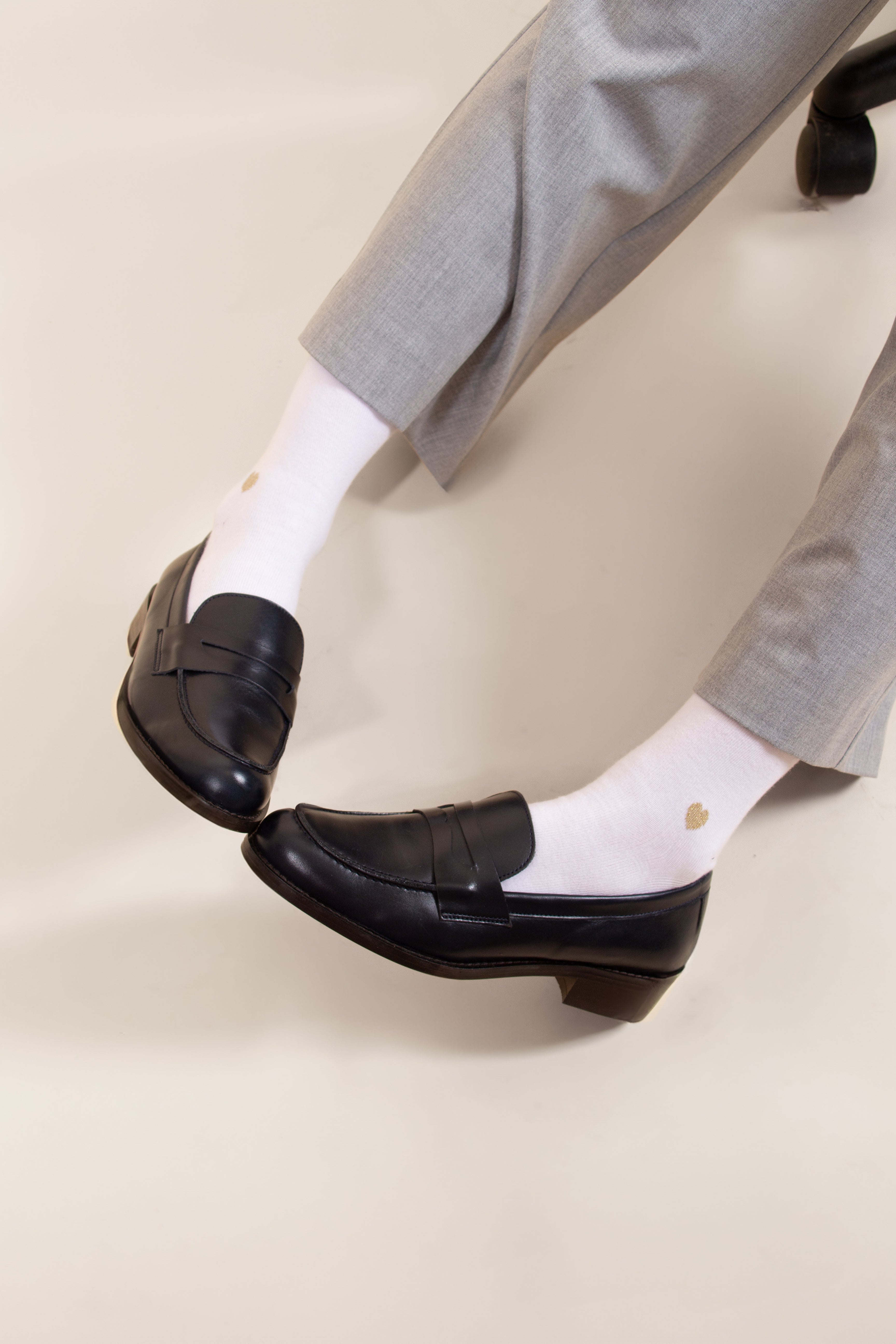 Comment porter des mocassins en cuir avec des chaussettes sans faire de fashion faux pas ?