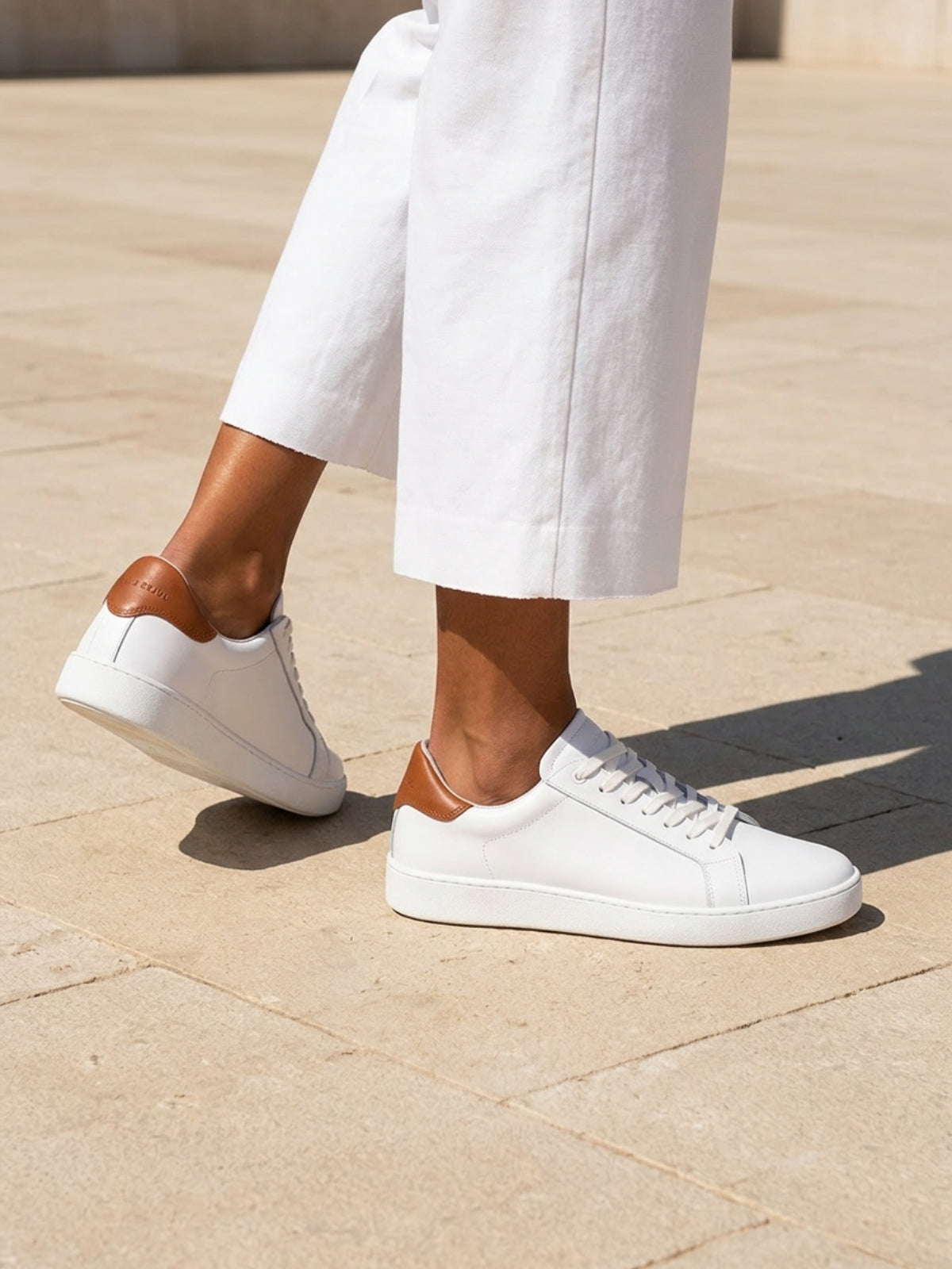 Tennis lacet homme en cuir blanc JULES & JENN à la une