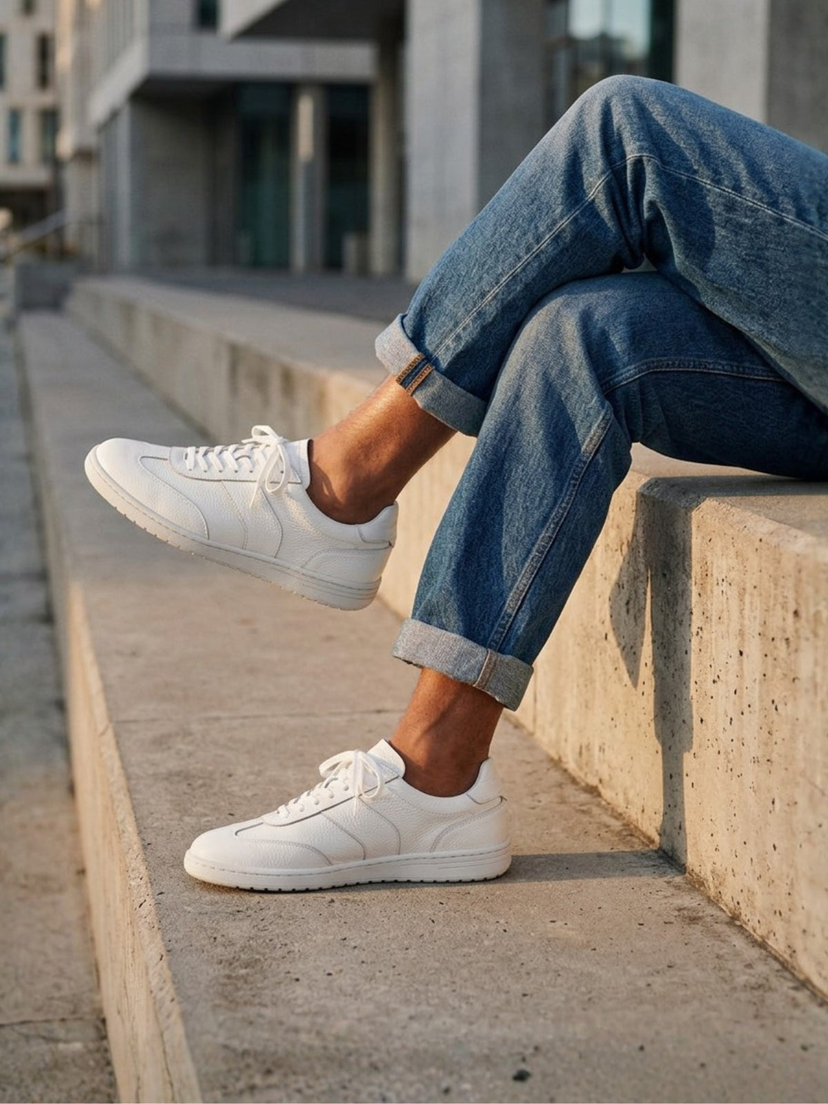 Tennis à lacet en cuir blanc pour homme JULES & JENN à la une