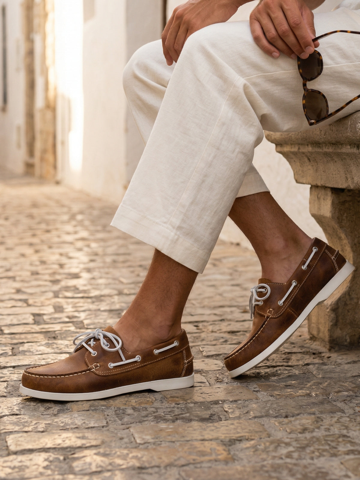Chaussures bateau homme en cuir cognac JULES & JENN à la une