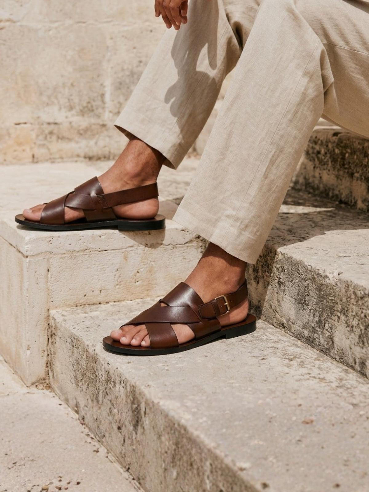 Sandales homme en cuir marron JULES & JENN à la une