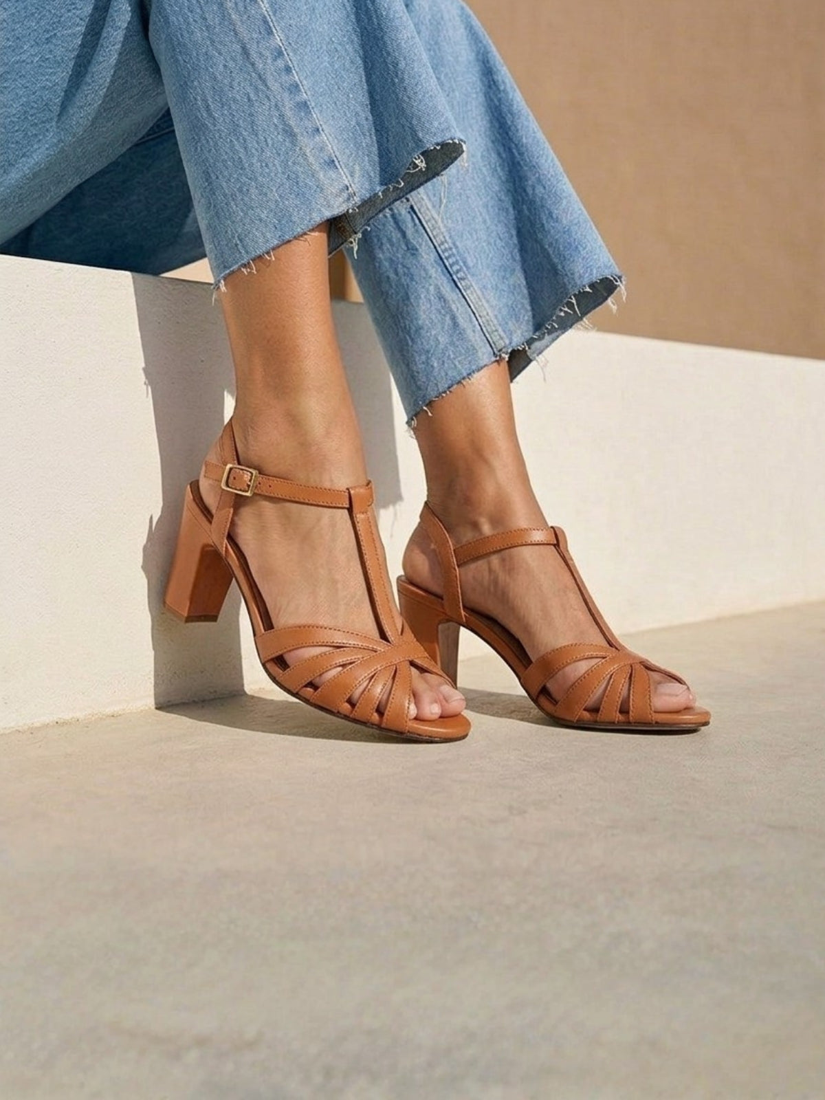 Sandales à talon brides femme en cuir camel JULES & JENN à la une