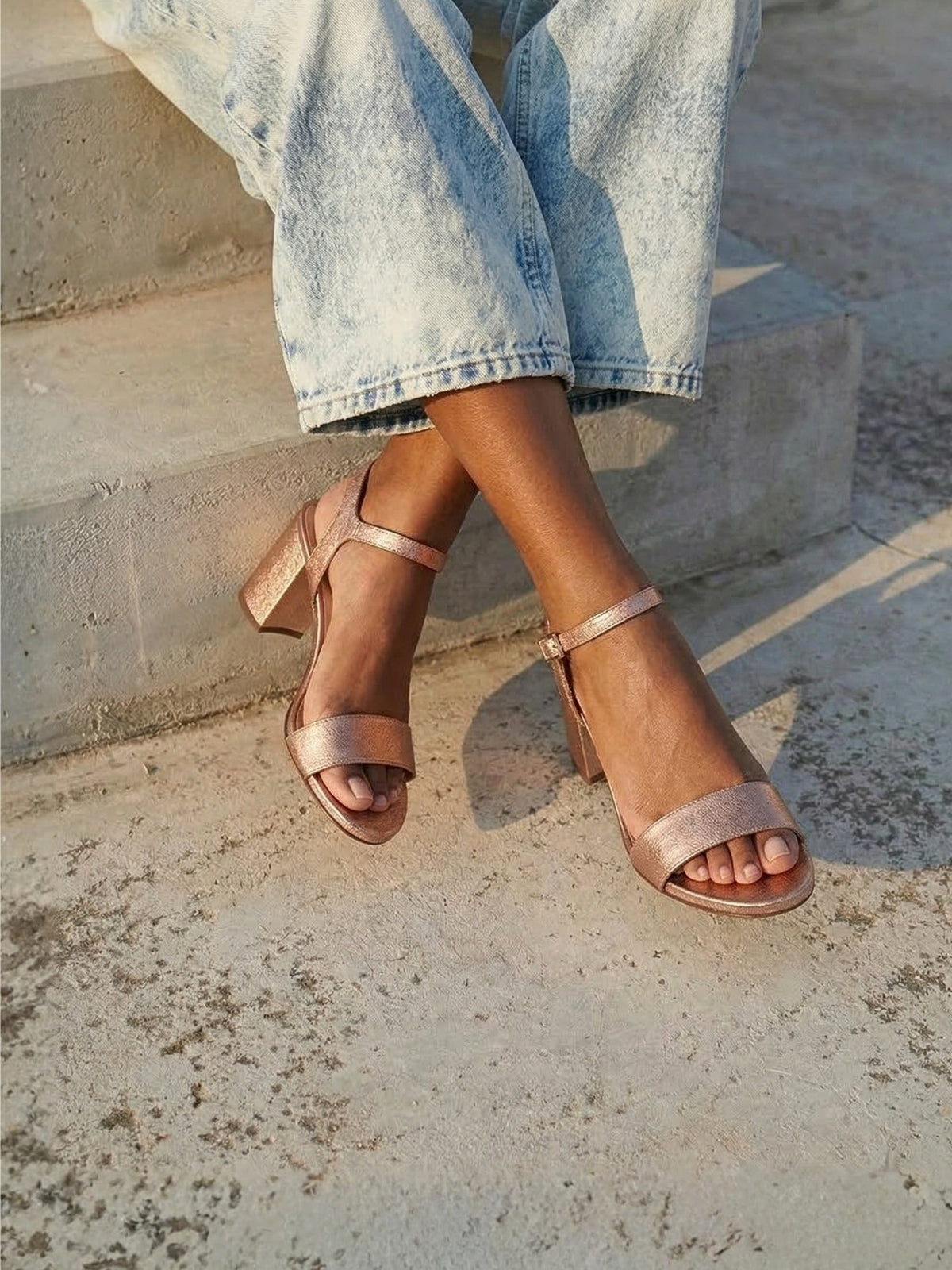 Sandales à talon femme en cuir rose metallisé JULES & JENN à la une