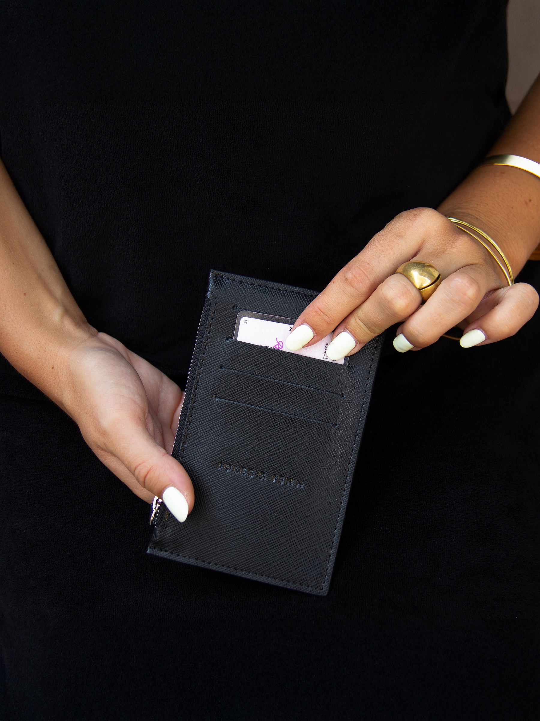 vue posée porte cartes zippe cuir noir jules & jenn