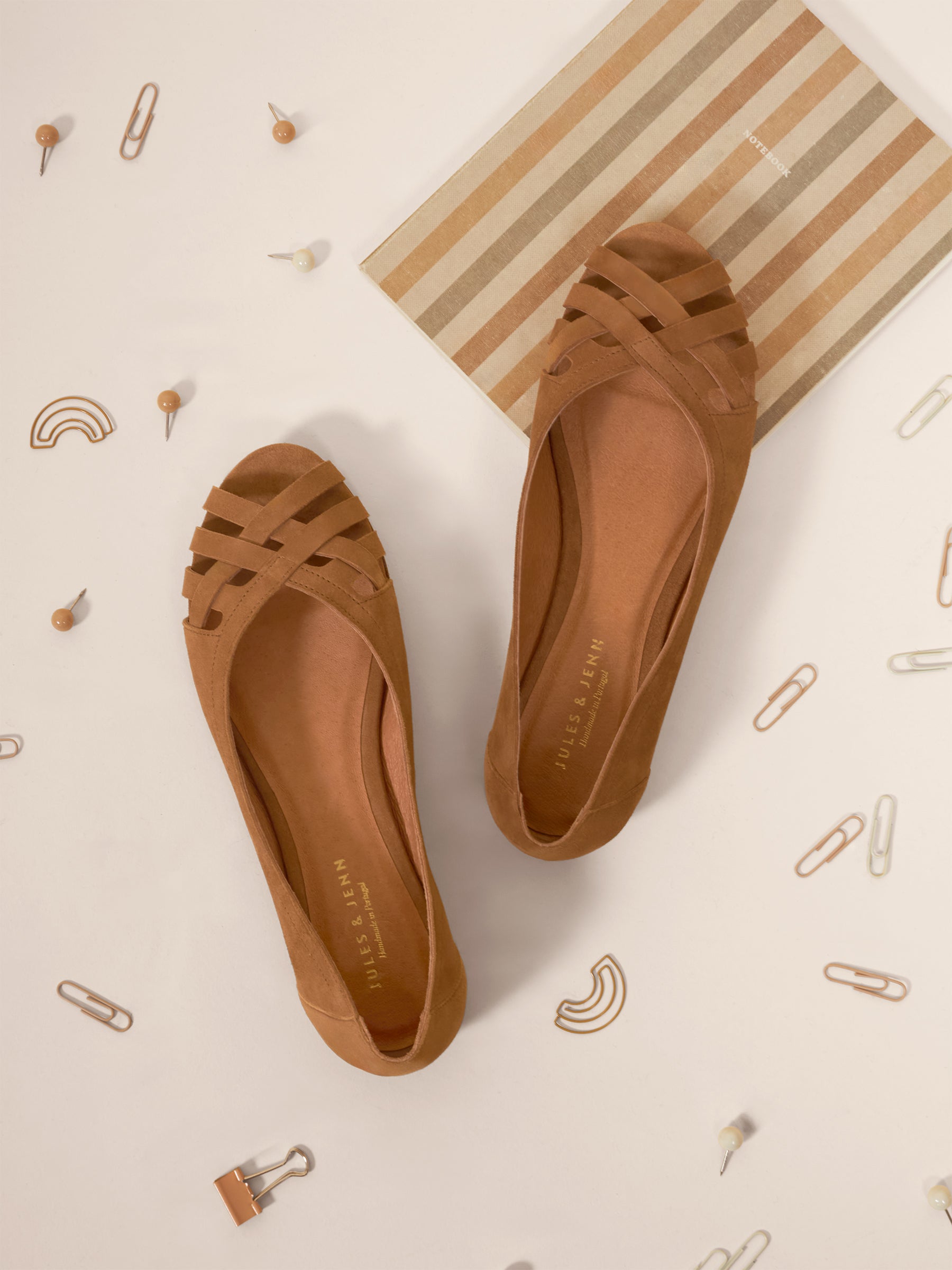 photo vue posée ballerines brides cuir daim camel jules jenn