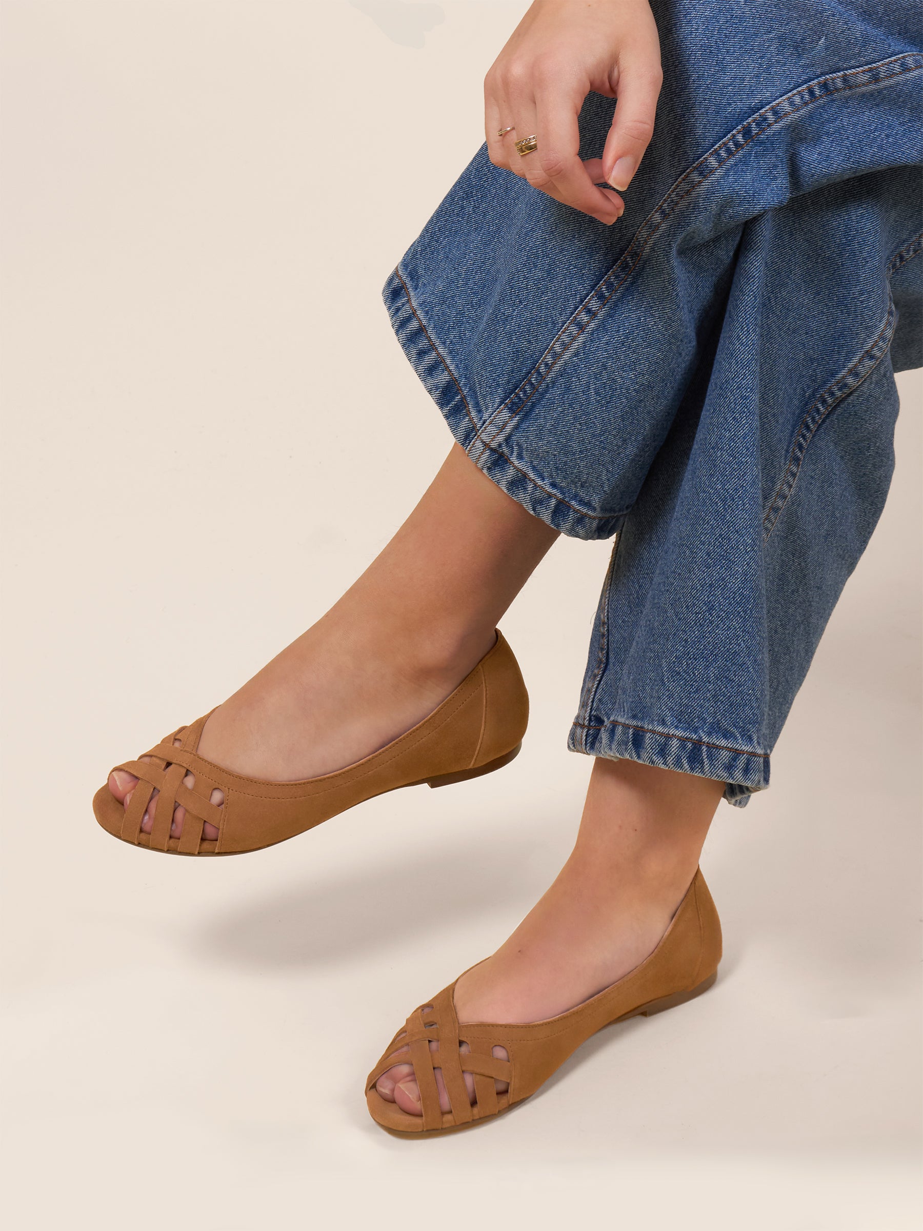 photo vue portée ballerines brides cuir daim camel jules jenn