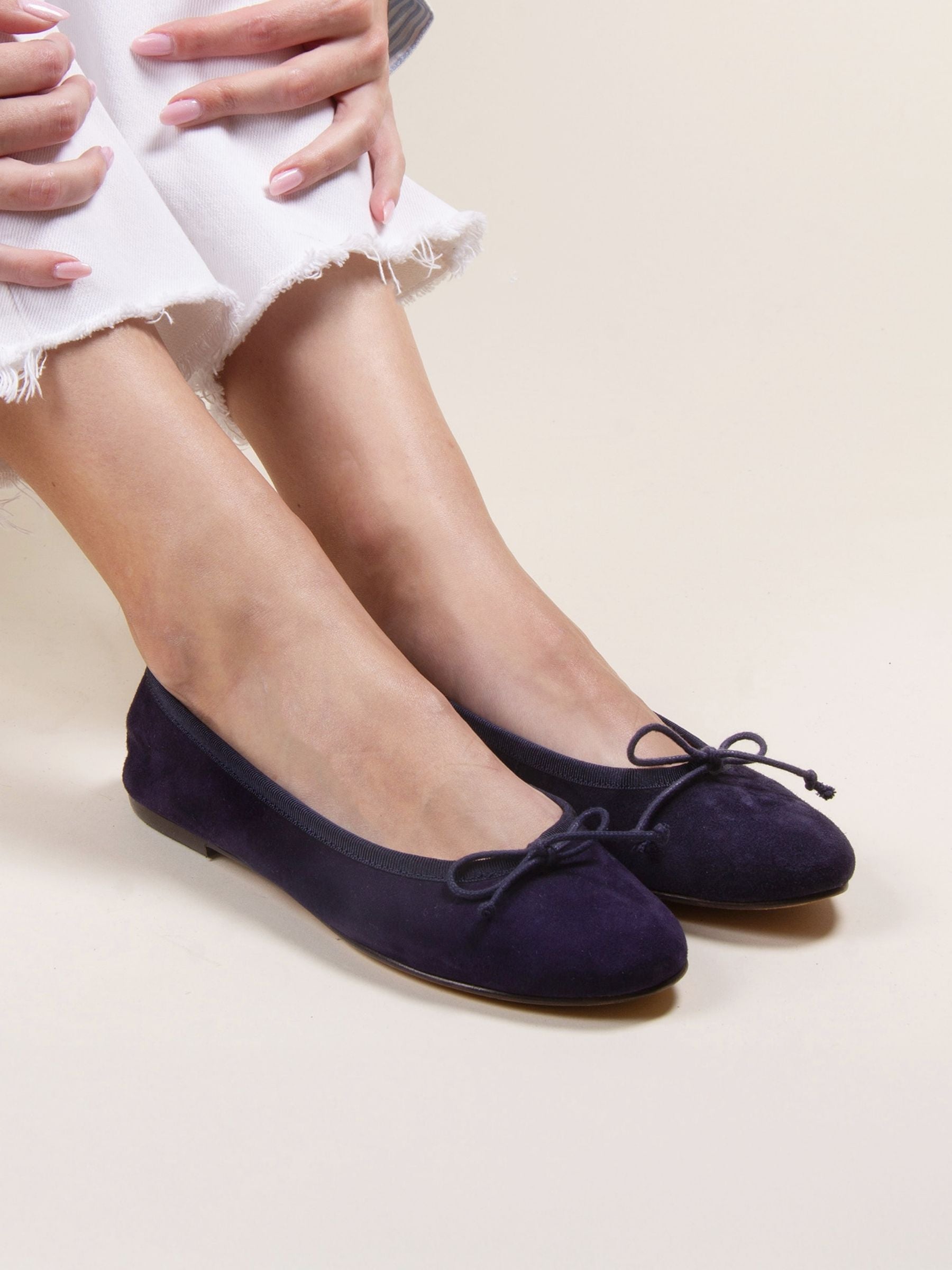 vue portée ballerines classiques cuir daim bleu jules & jenn