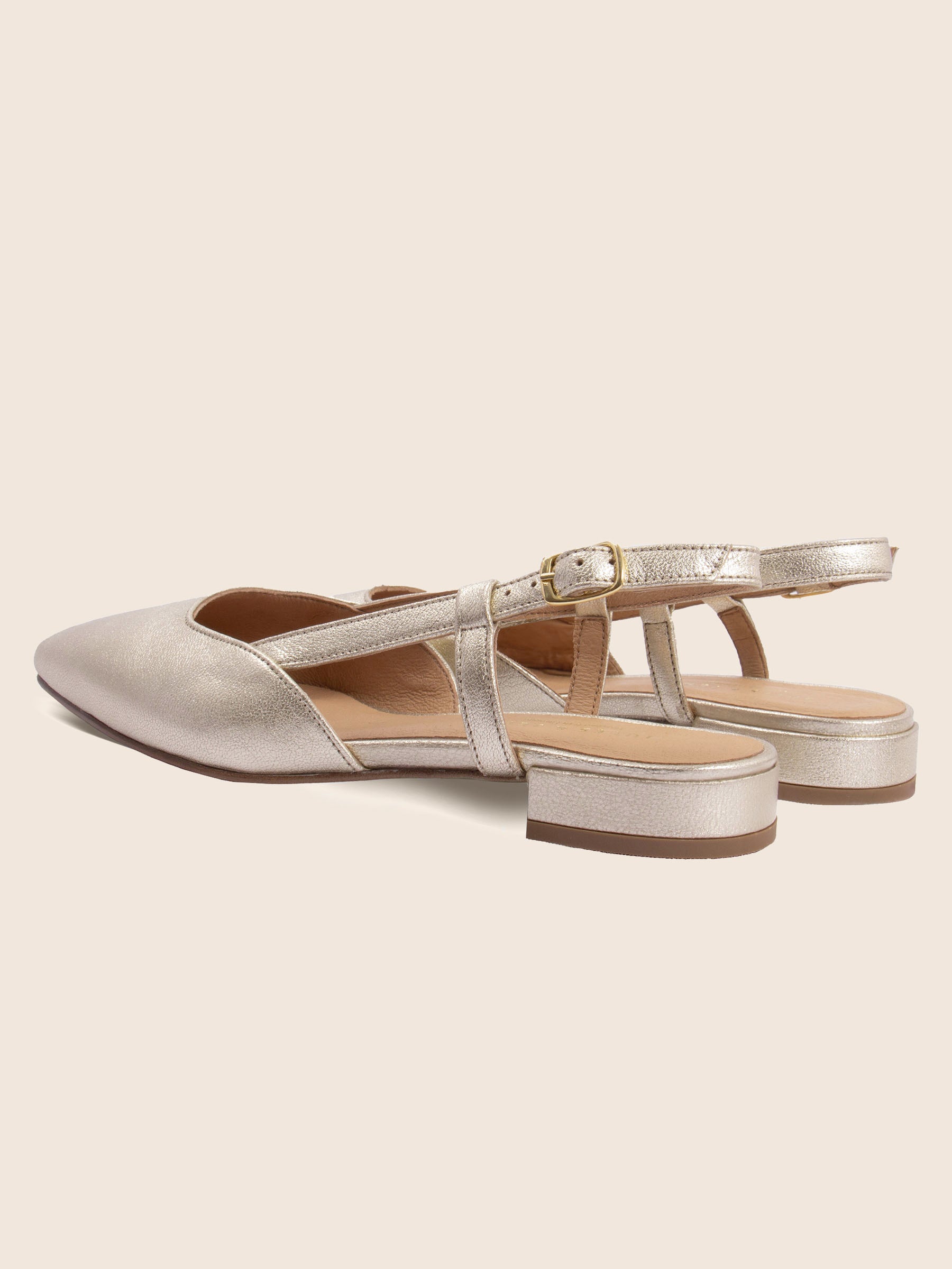 vue arriere ballerines slingback cuir metallise dore jules & jenn