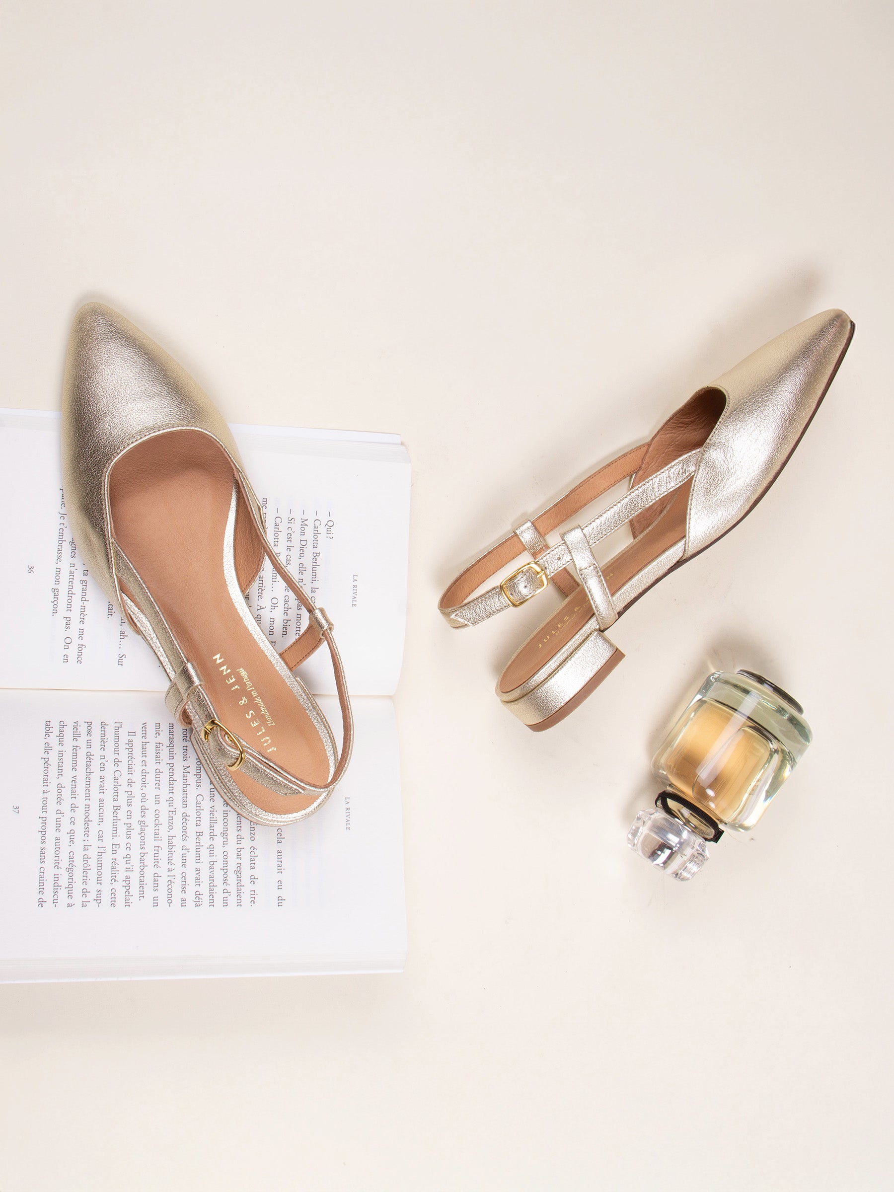 vue posée ballerines slingback cuir metallise dore jules & jenn