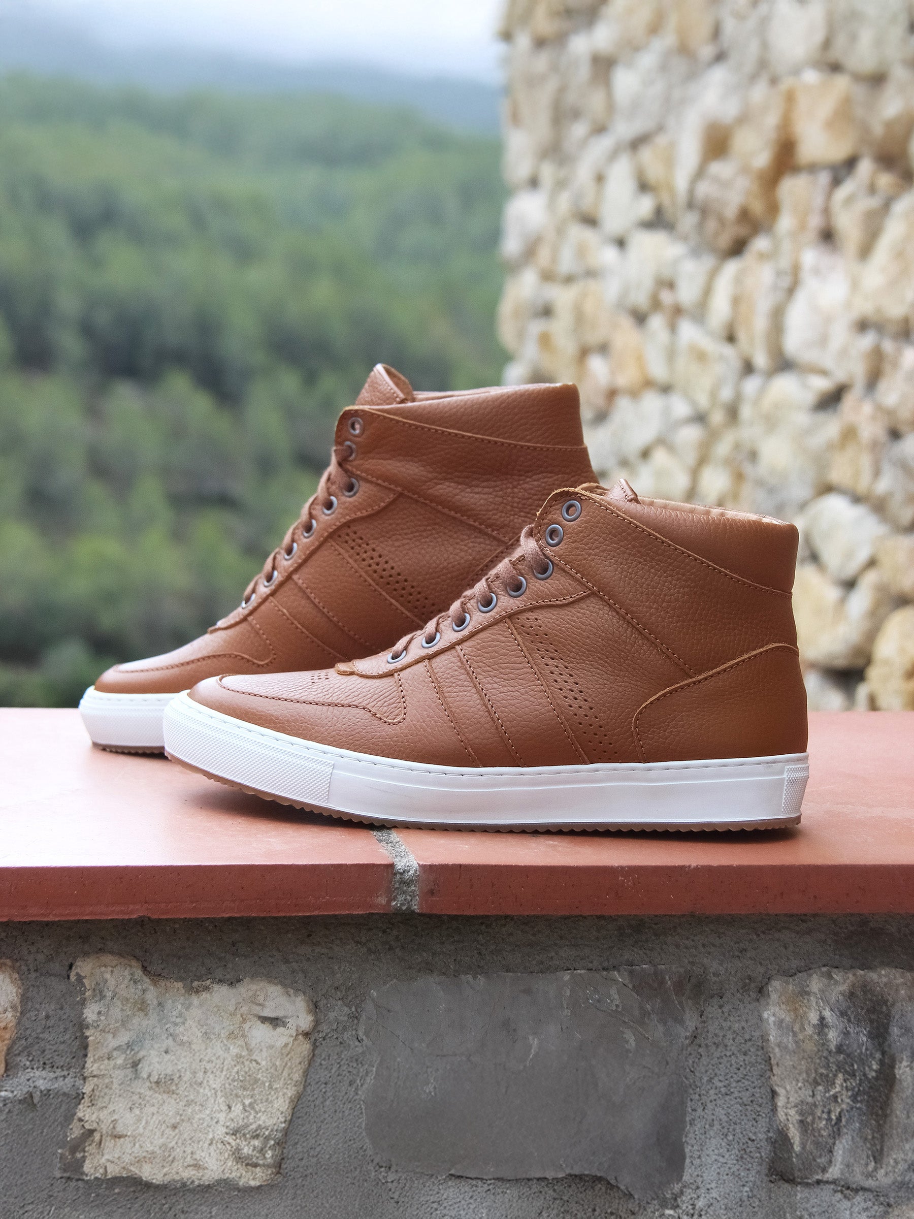 vue posée baskets gaspard cuir graine cognac jules & jenn
