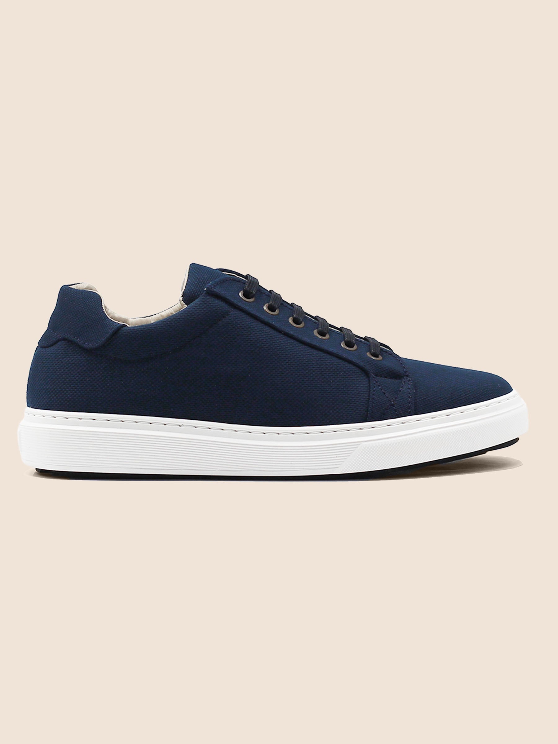 vue poséee baskets recyclees homme bleu jules & jenn